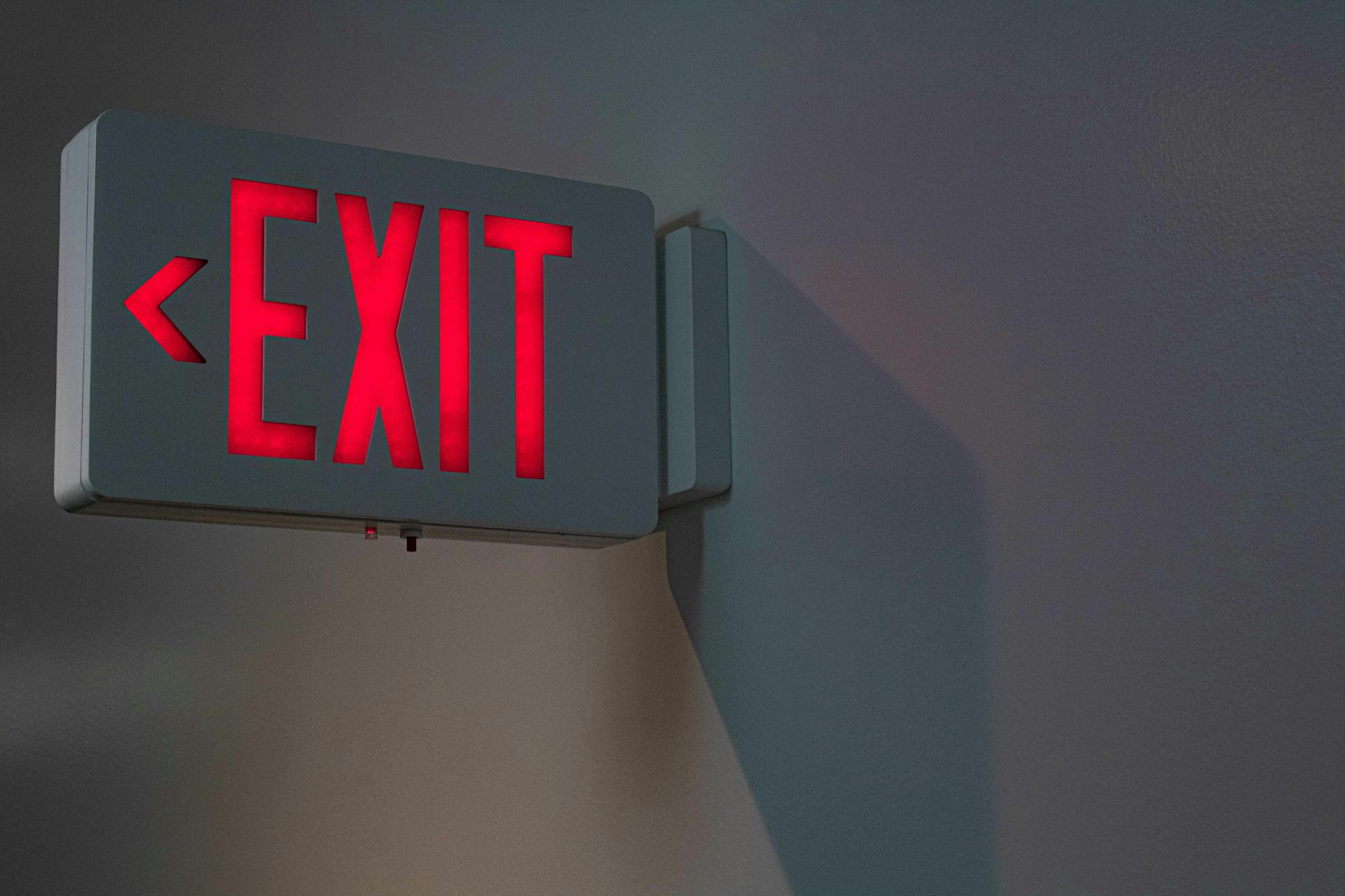 Un panneau de sortie | Source : Pexels