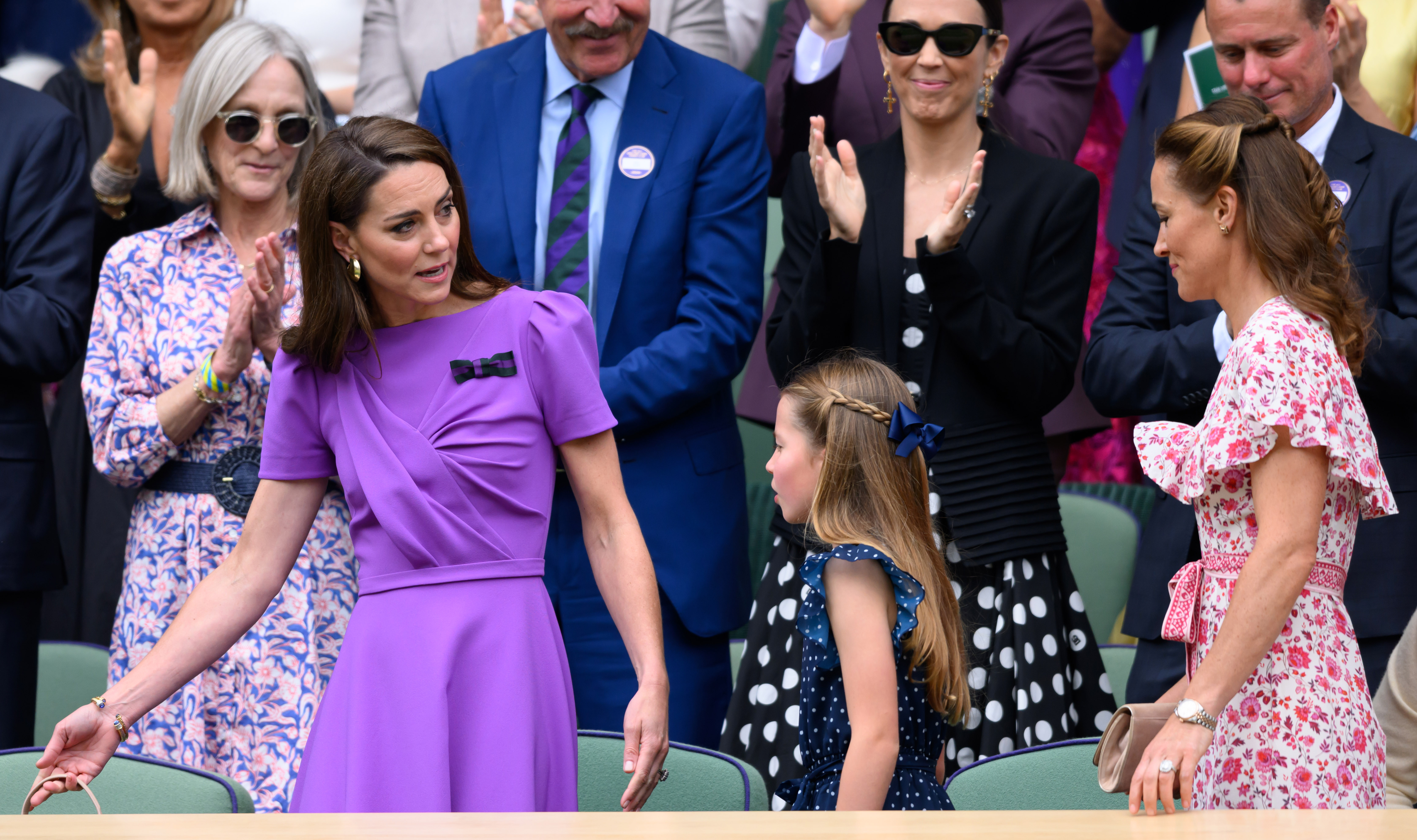 Kate Middleton, la princesse Charlotte et Pippa Middleton au bord du court central pendant les championnats de tennis de Wimbledon, le 14 juillet 2024, à Londres, en Angleterre. | Source : Getty Images