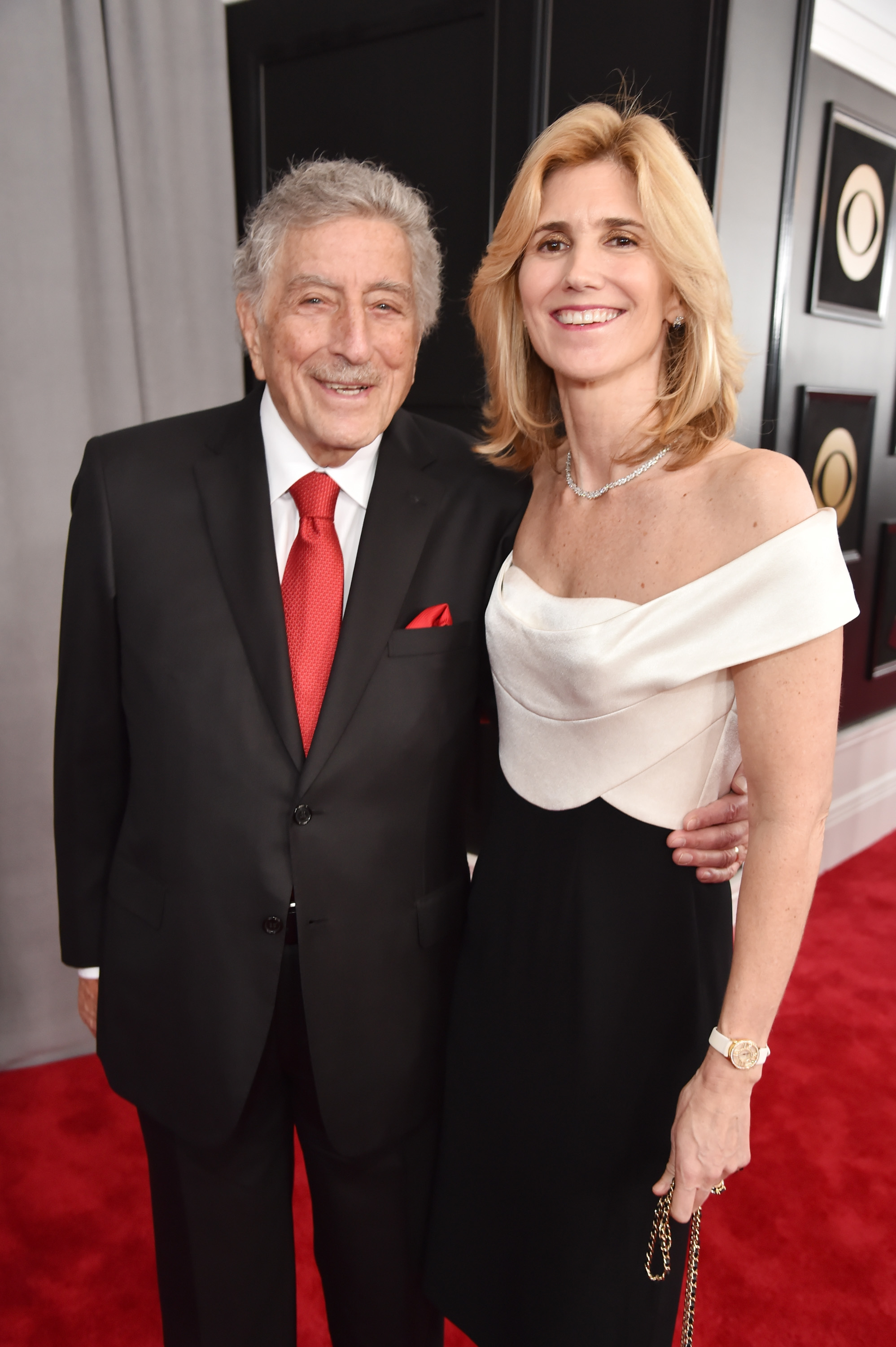 Le chanteur Tony Bennett et son épouse Susan Crow assistent à la 60e édition des Grammy Awards au Madison Square Garden le 28 janvier 2018 à New York. | Source : Getty Images