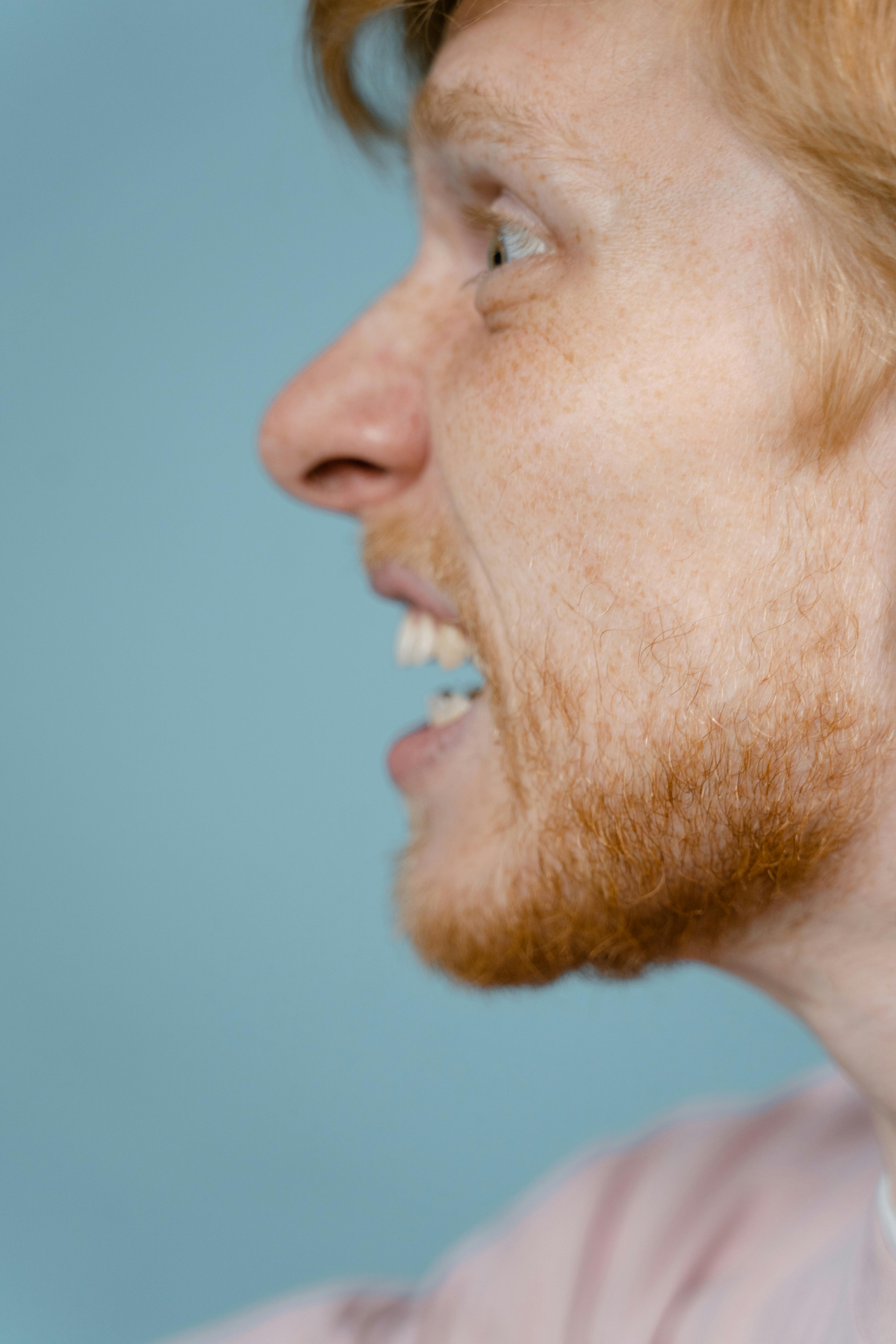 Un homme qui crie | Source : Pexels