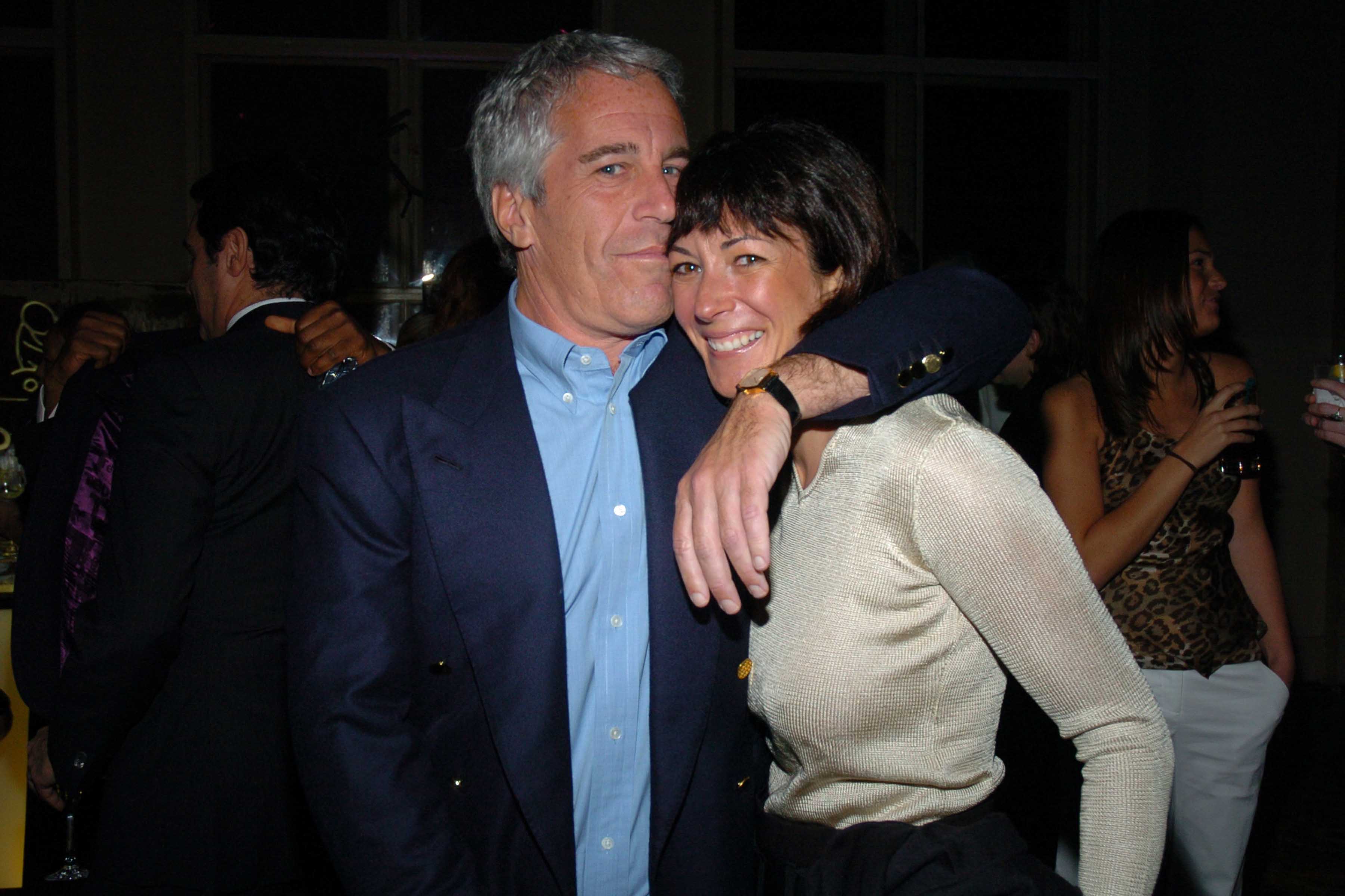 Jeffrey Epstein et Ghislaine Maxwell lors du concert Wall Street Concert Series Benefiting Wall Street Rising, le 15 mars 2005, à New York, aux États-Unis. | Source : Getty Images