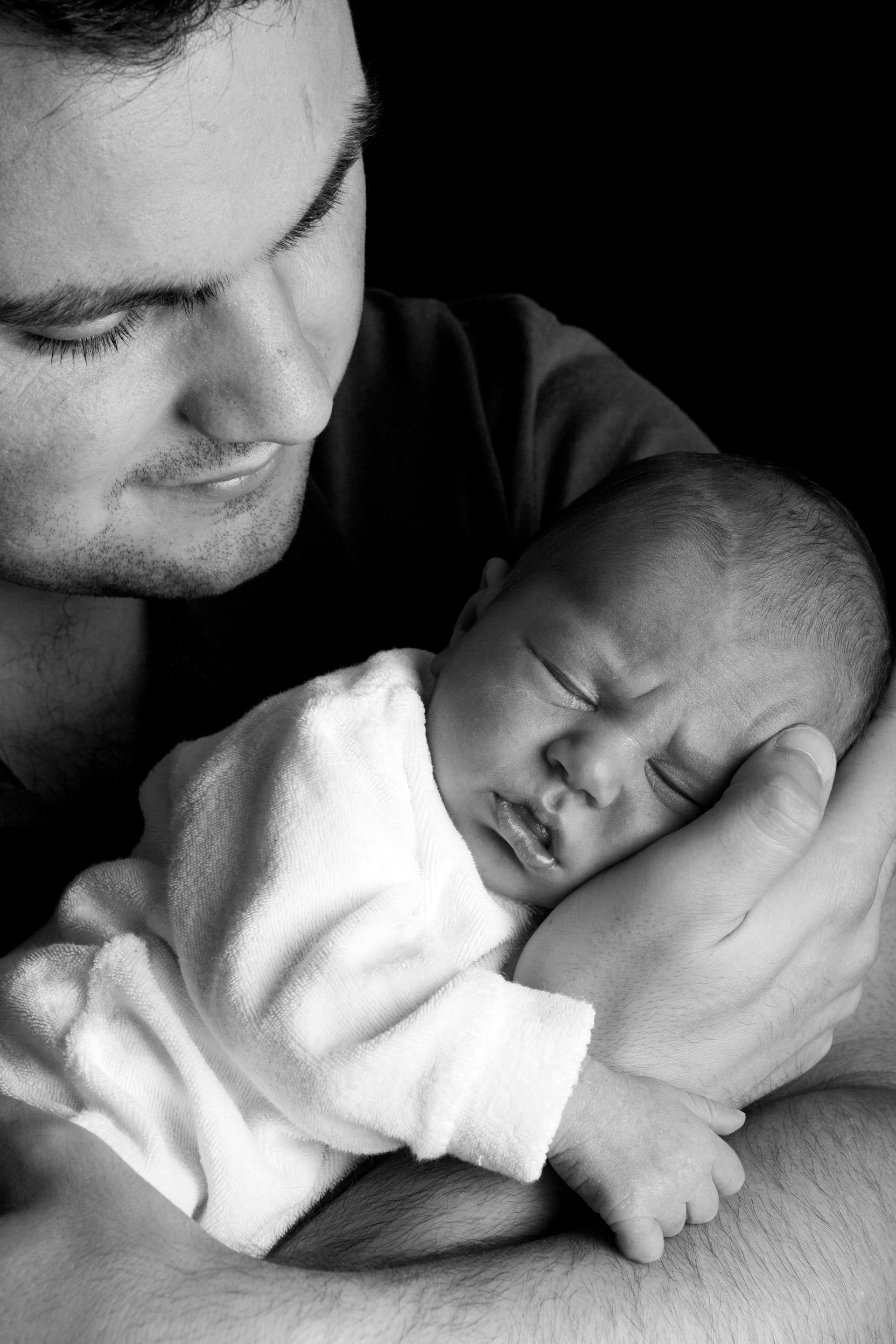 Un homme avec un bébé | Source : Pexels