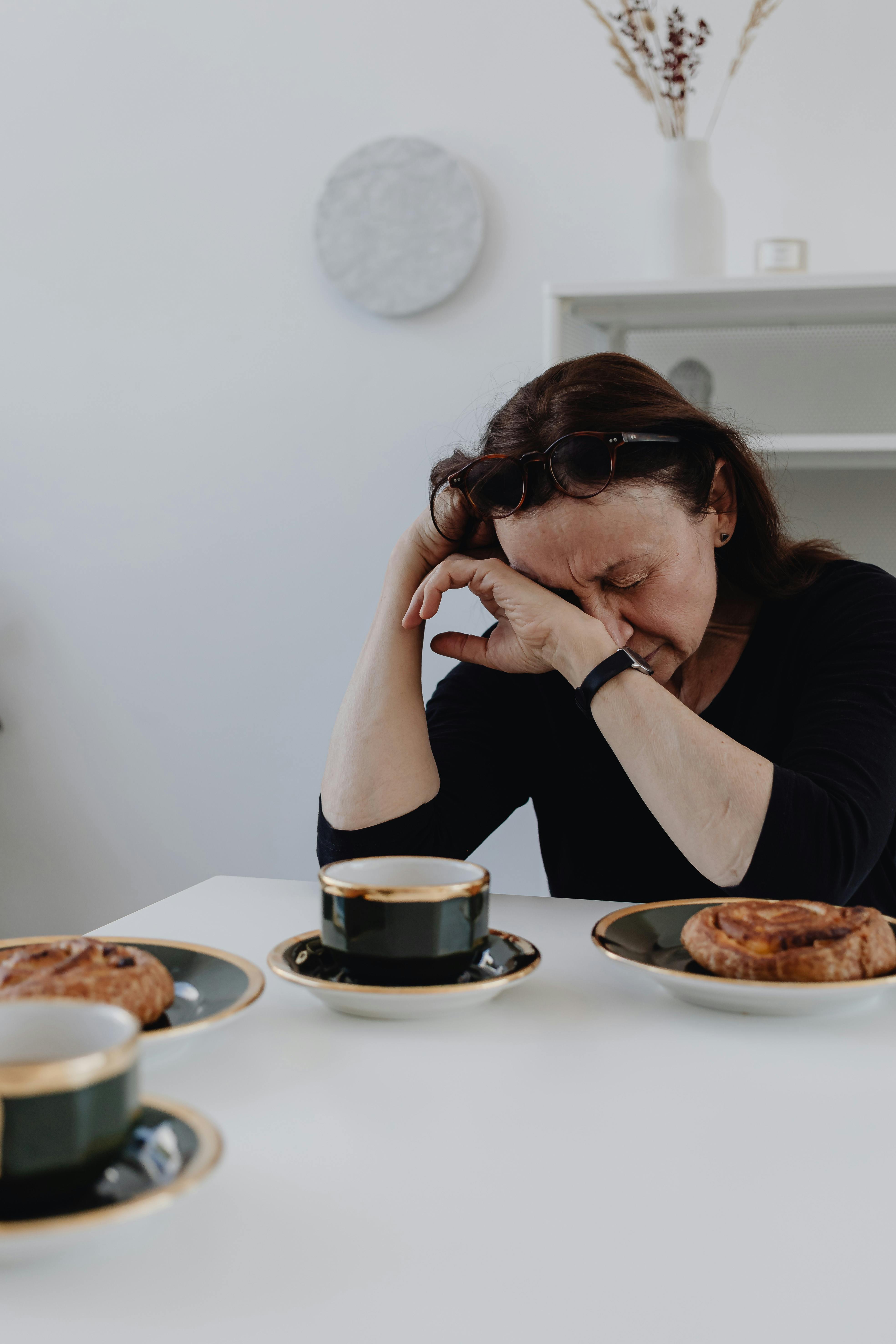 Une femme âgée sur le point de fondre en larmes | Source : Pexels