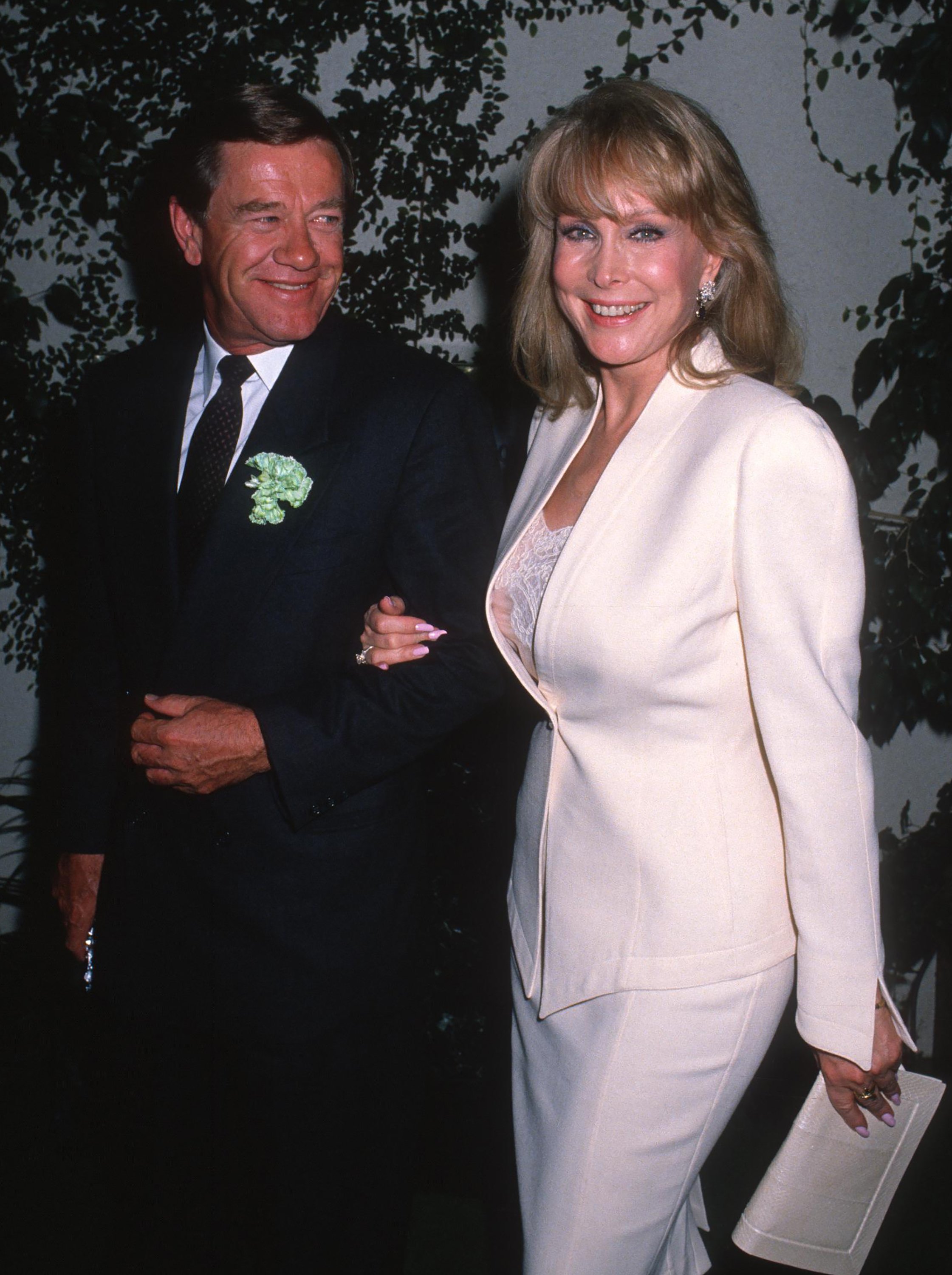 Jon Eicholtz et Barbara Eden à Beverly Hills, Californie, 17 mars 1990 | Source : Getty Images