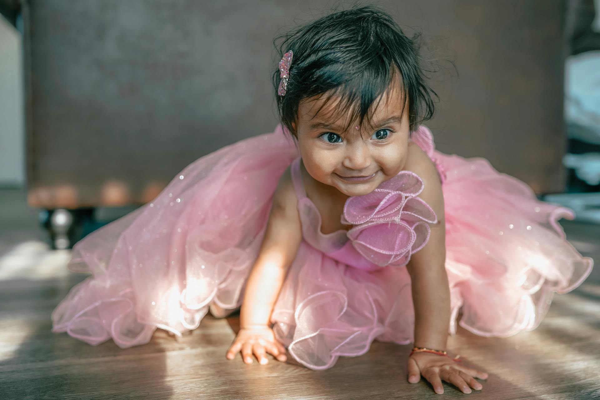 Une petite fille dans une robe rose | Source : Pexels