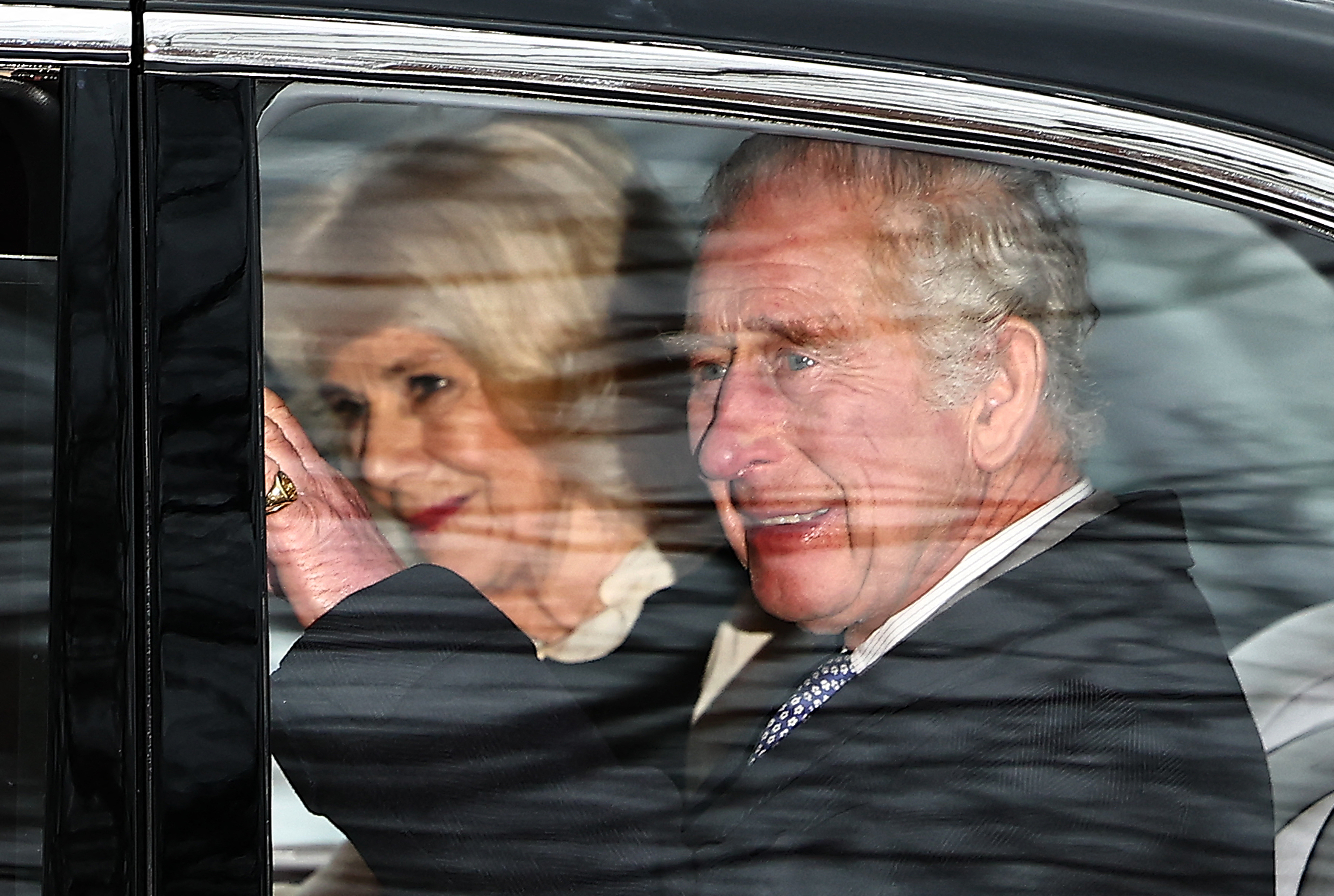 Le roi Charles III et la reine Camilla alors qu'ils quittent Clarence House à Londres le 6 février 2024 | Source : Getty Images