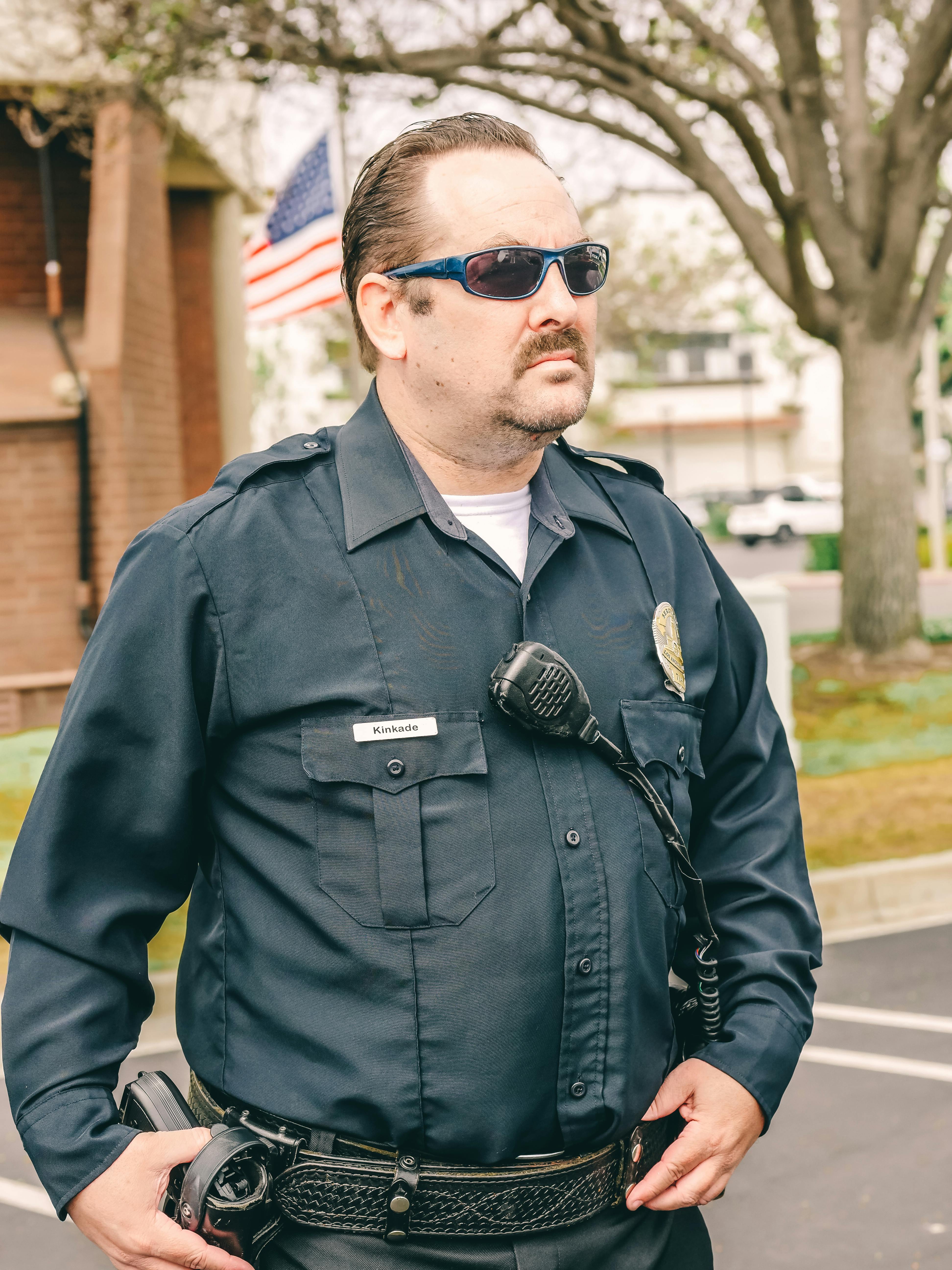 Un policier à l'air sévère | Source : Pexels
