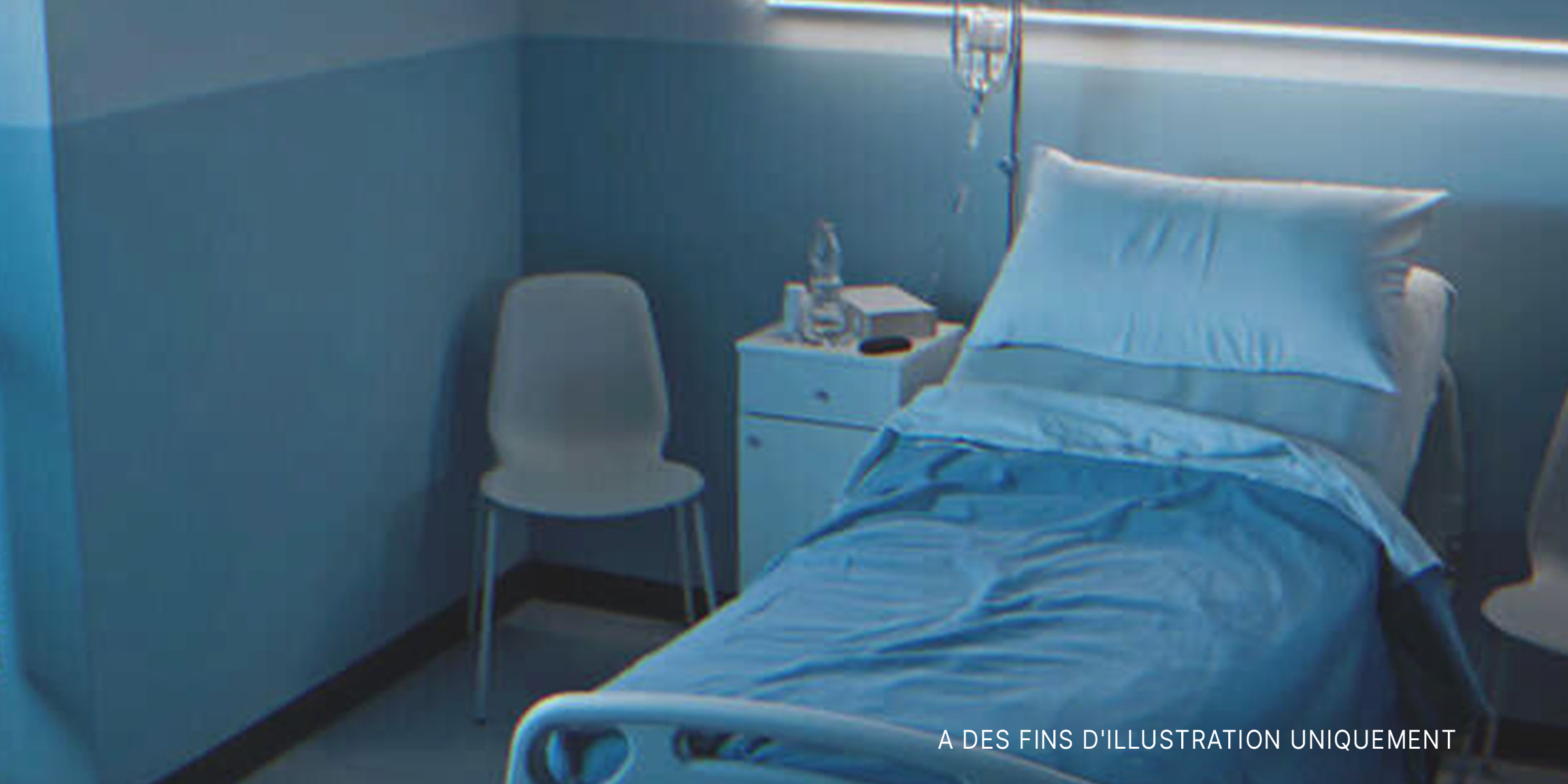 Un lit d'hôpital vide la nuit | Shutterstock