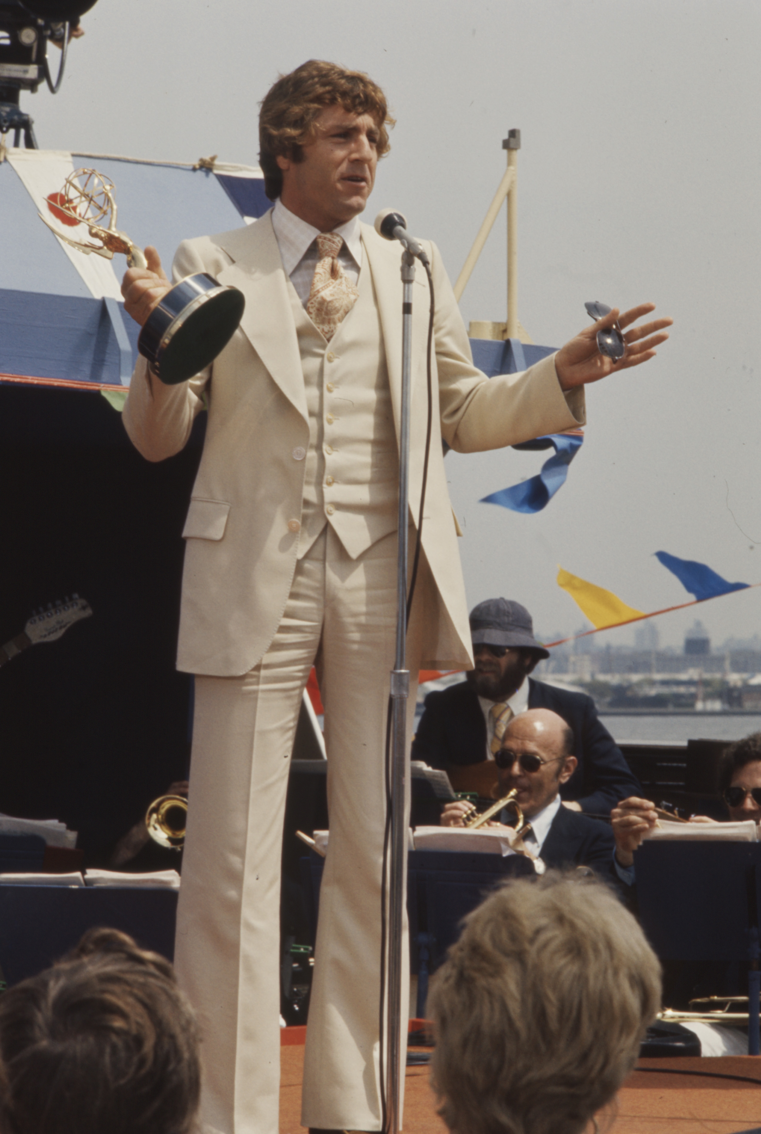 Jay Redack lors de la 2e édition des Daytime Emmy Awards sur la rivière Hudson, à New York, le 15 mai 1975 | Source : Getty Images
