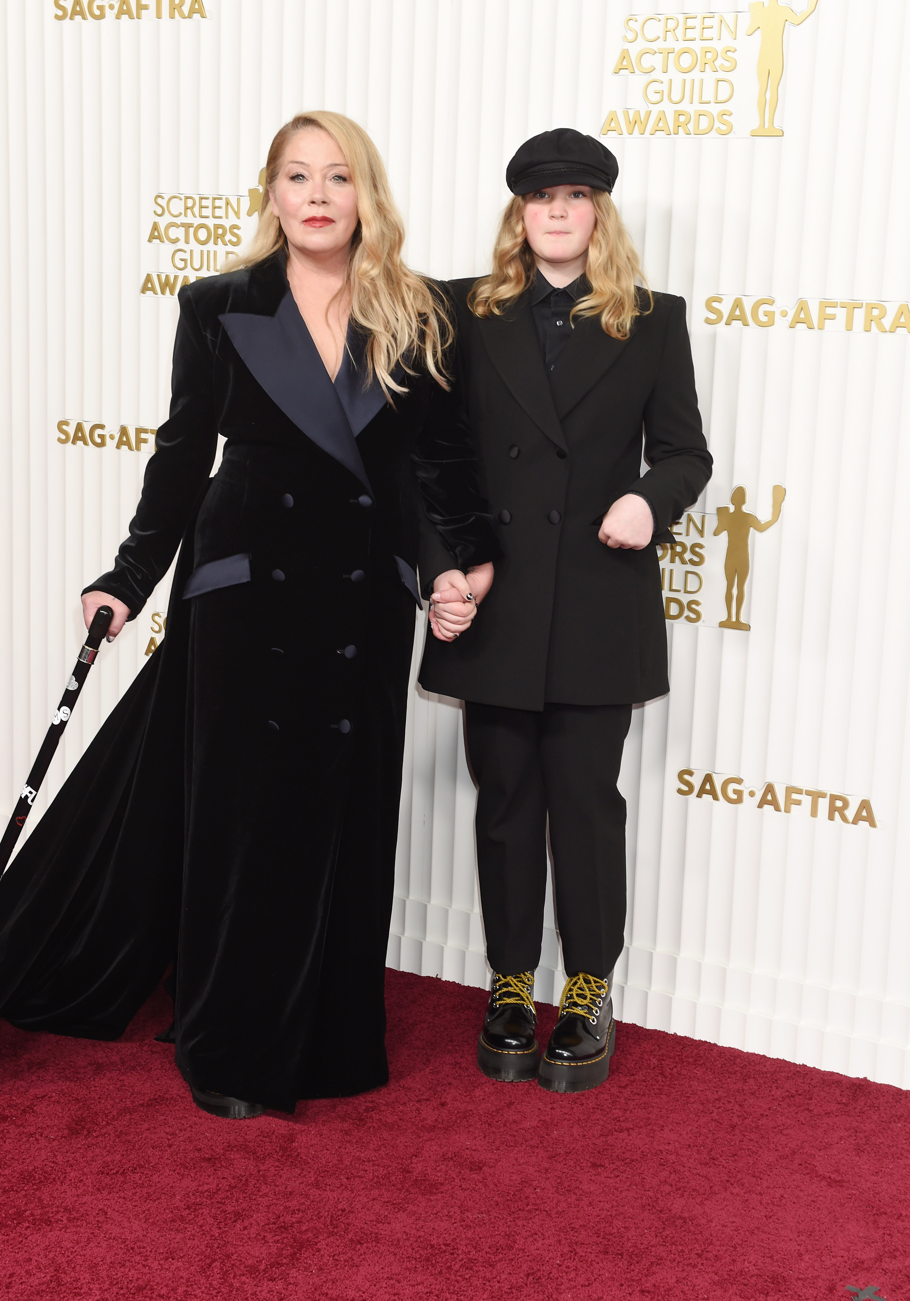 Christina Applegate et Sadie LeNoble posent lors de la 29e cérémonie annuelle des Screen Actors Guild Awards, le 26 février 2023 | Source : Getty Images