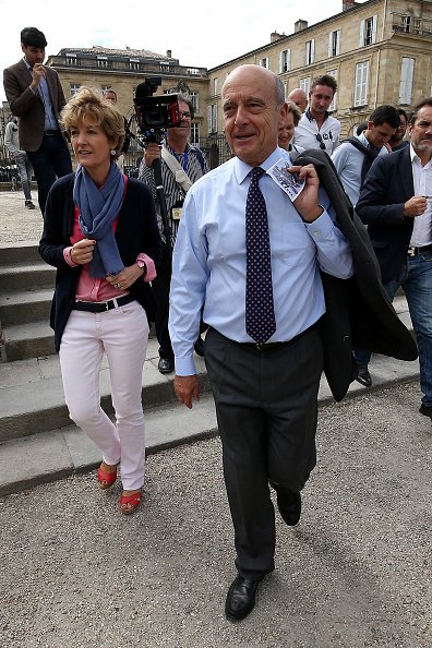 La photo d'Alain Juppé avec sa femme Isabelle le 25 septembre 2016, à Bordeaux, en France | Source: Getty Images / Global Ukraine