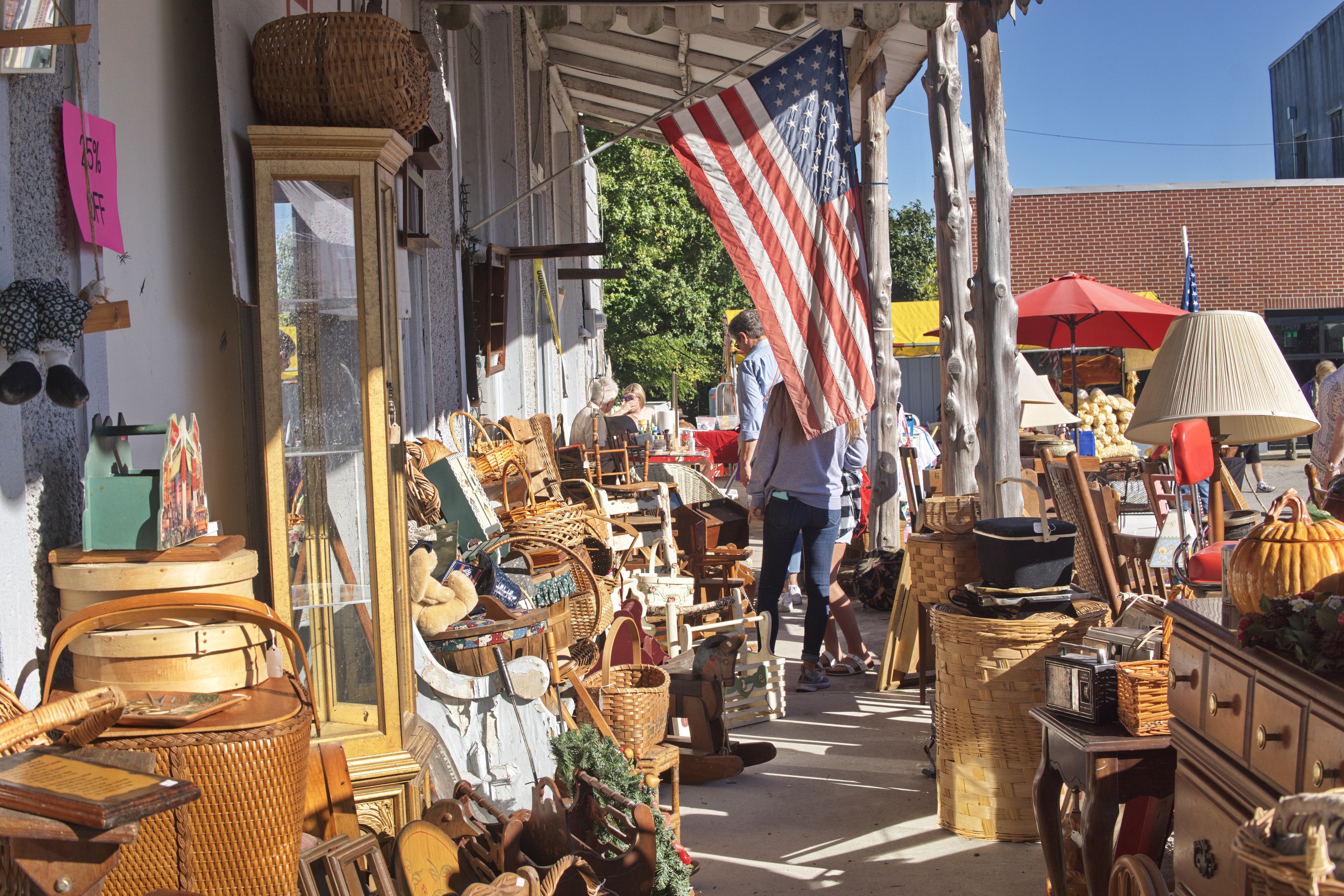 Lorraine loved shopping at flea markets. | Source: Unsplash