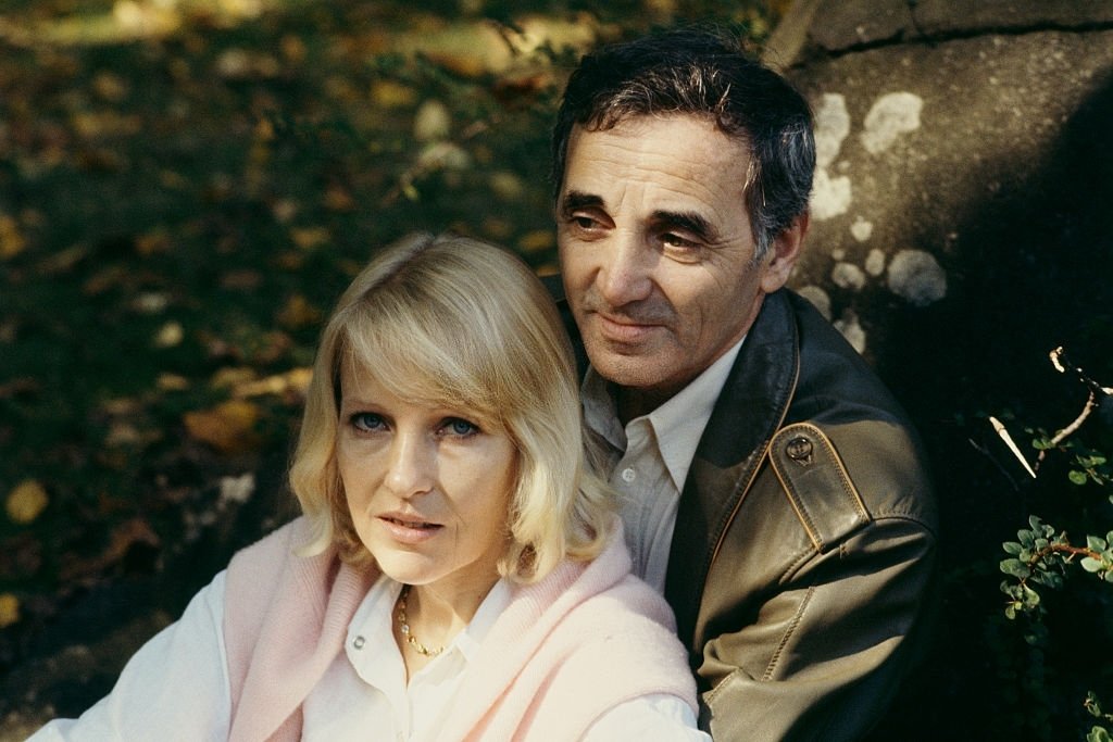 Charles Aznavour et sa femme suédoise Ulla Thorsell. | Photo : Getty Images