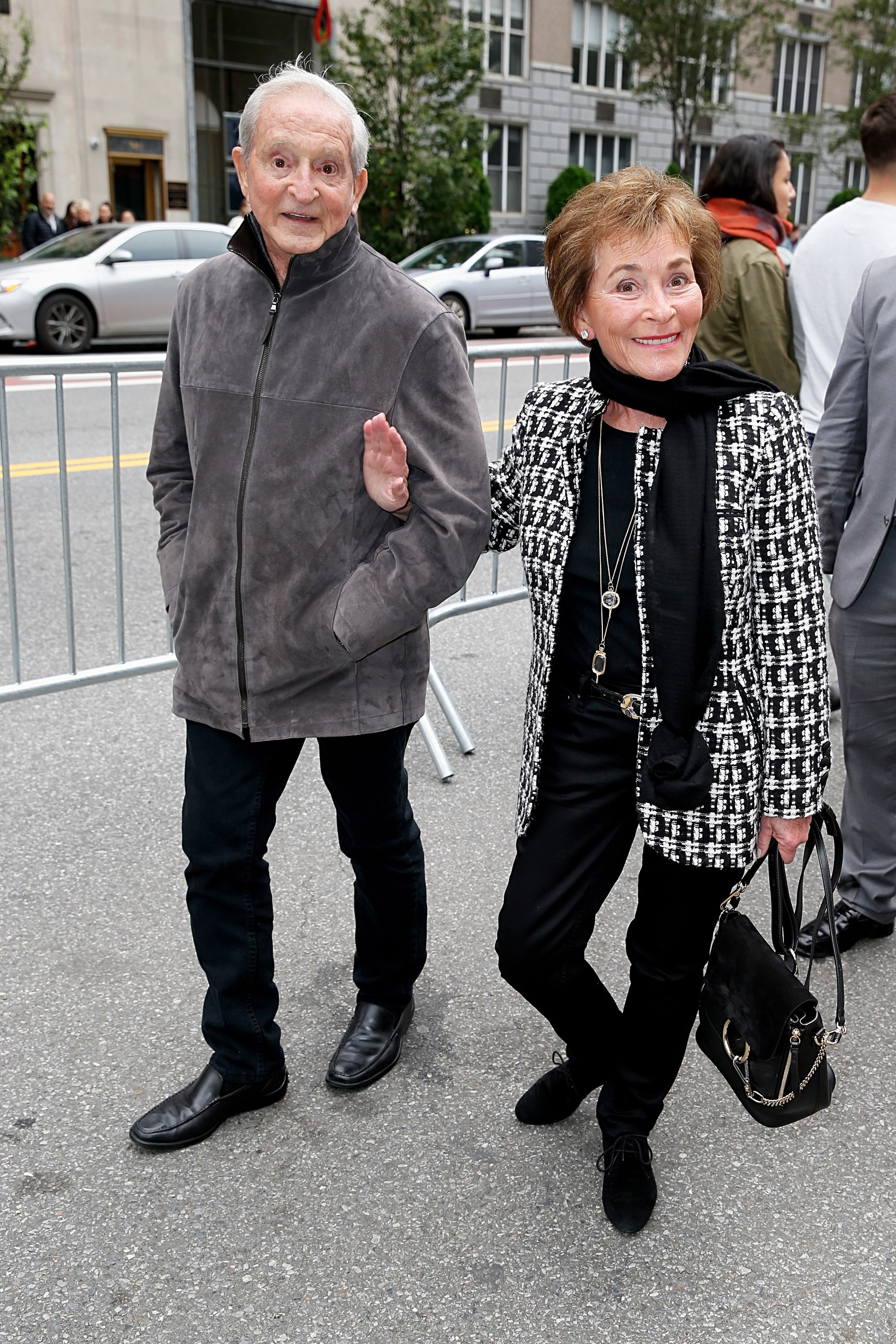 La juge Judy Sheindlin et son mari Jerry Sheindlin sont vus le 14 octobre 2018 à New York. | Source : Getty Images