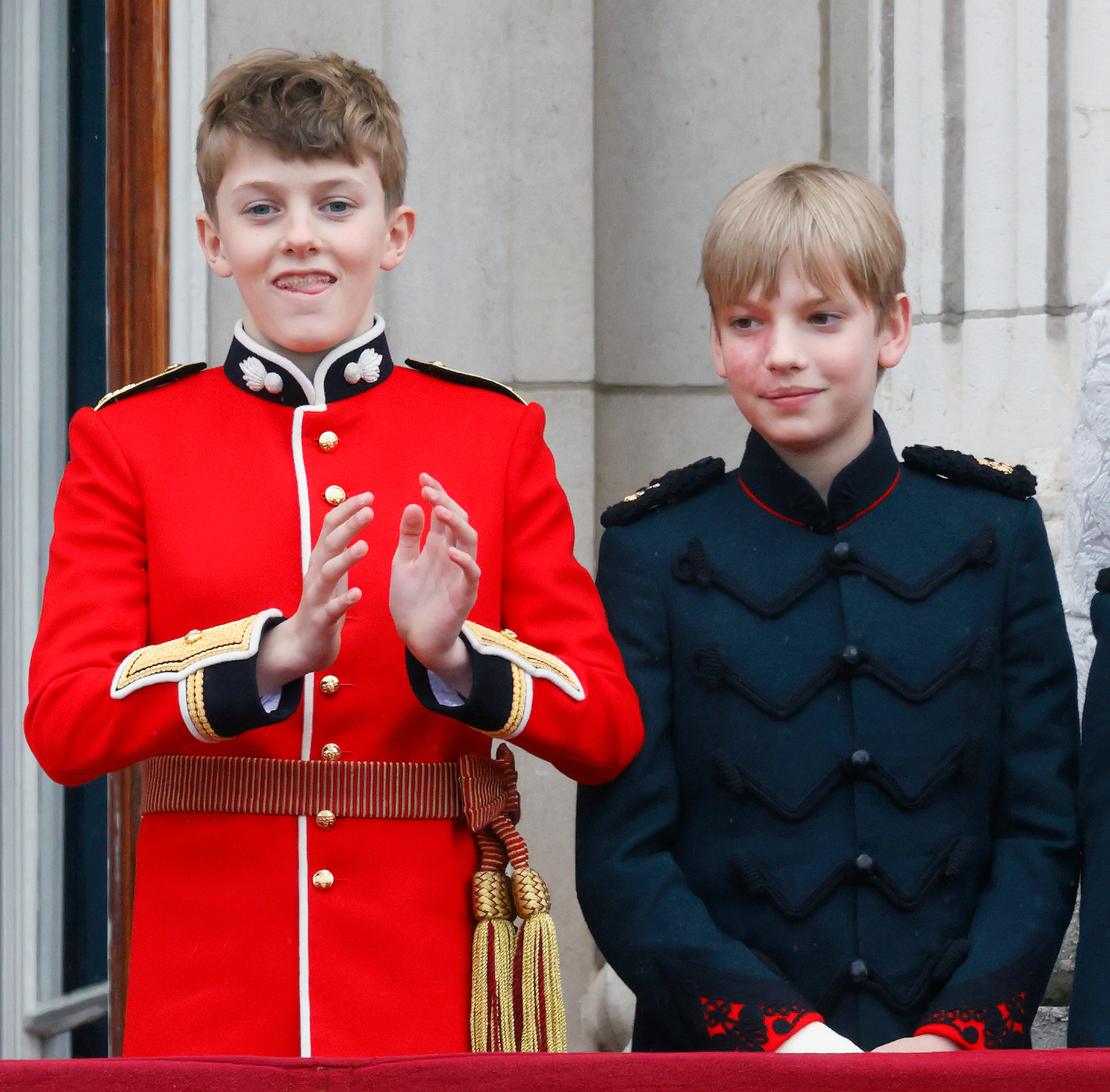 Freddy Parker Bowles et Gus Lopes au palais de Buckingham après le service du couronnement à l'abbaye de Westminster à Londres, en Angleterre, le 6 mai 2023. | Source : Getty Images