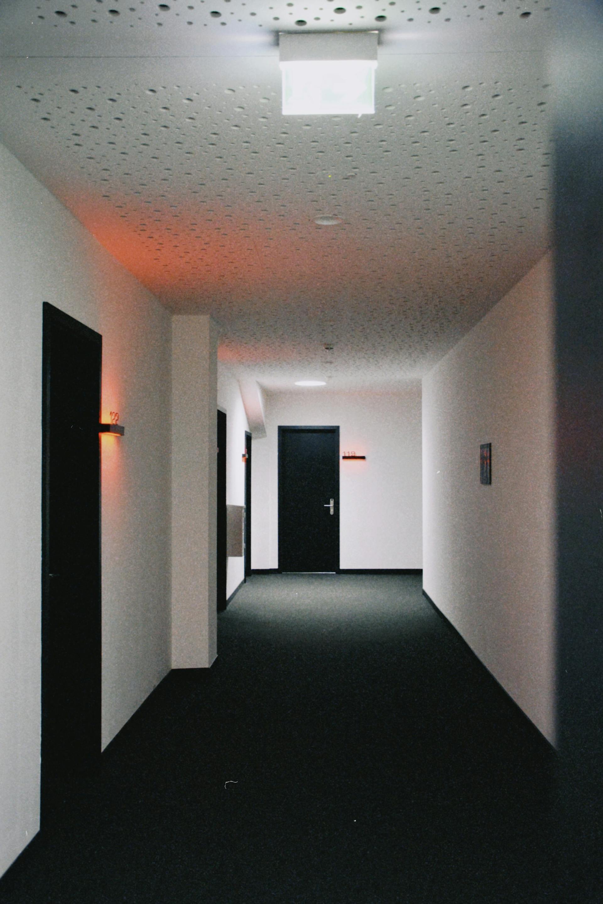 Un couloir propre d'un immeuble d'habitation | Source : Pexels