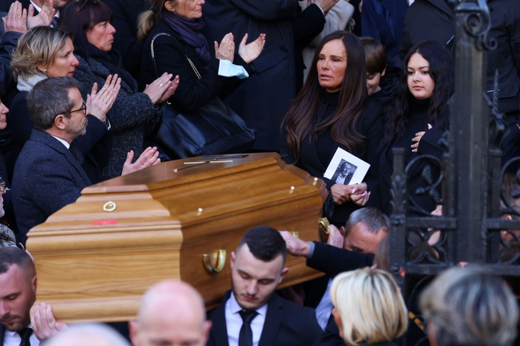 Nathalie Marquay-Pernaut assiste aux obsèques de Jean-Pierre Pernaut à la Basilique le 09 mars 2022 à Paris. | Photo : Getty Images
