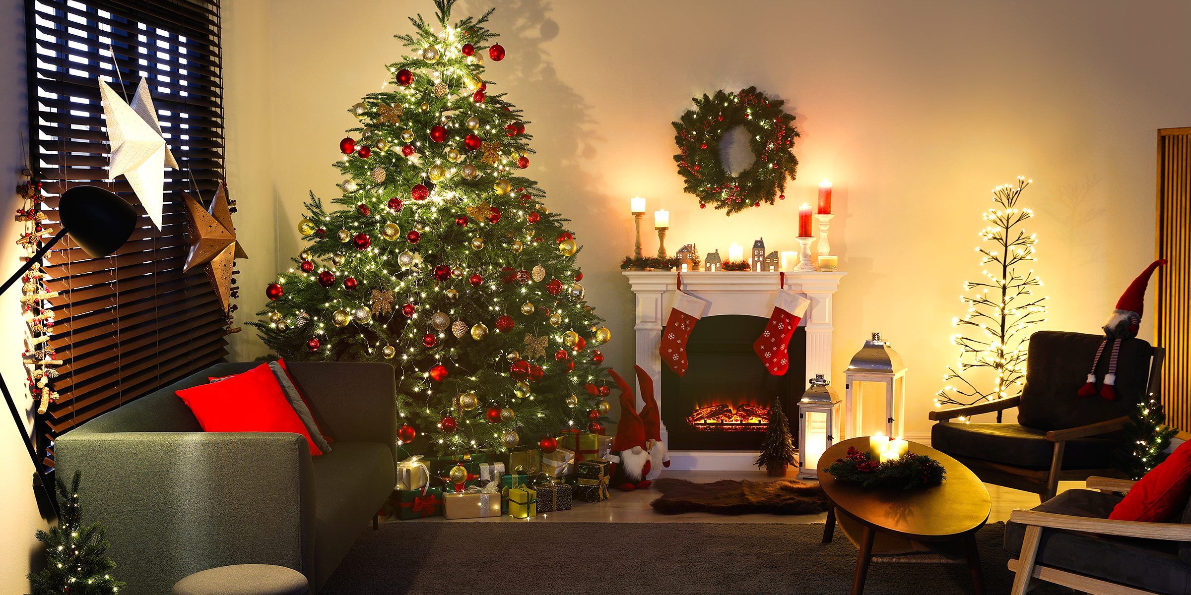 Décoration de Noël dans une pièce | Source : Shutterstock