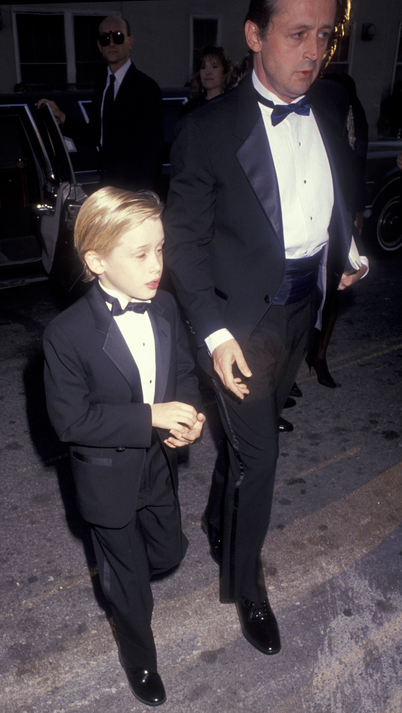 Avec son père lors de la 17e édition des People's Choice Awards à Hollywood, Californie, le 11 mars 1993 | Source : Getty Images