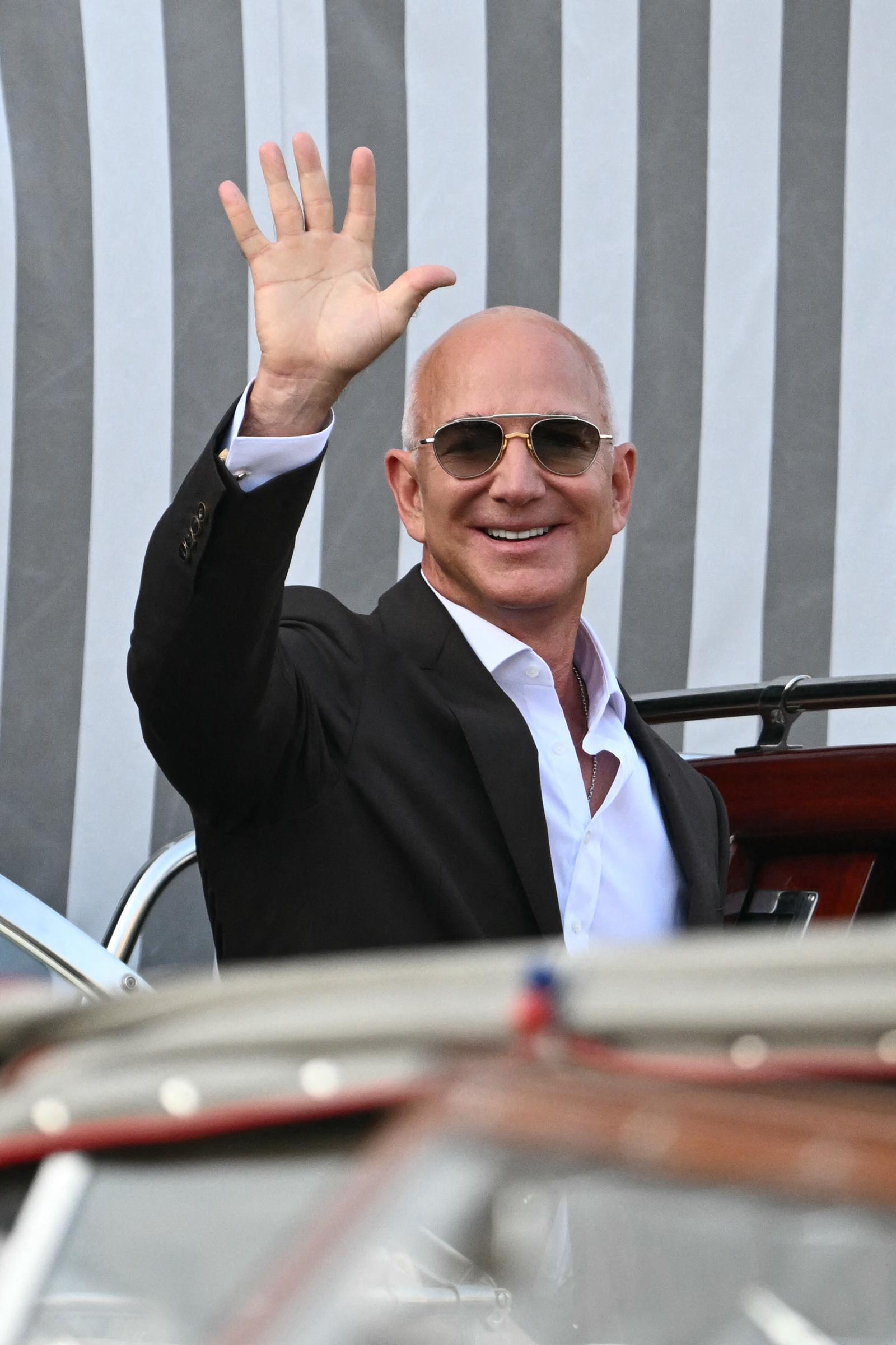 Jeff Bezos photographié à l'hôtel Aman de Venise, en Italie, le 26 juin 2025. | Source : Getty Images