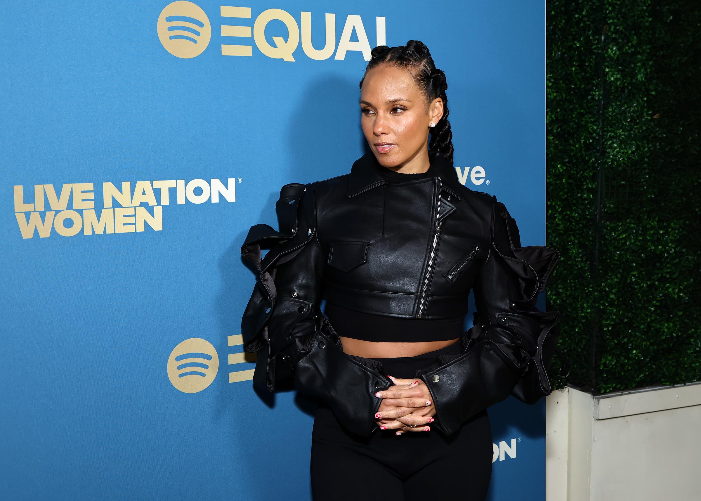 Alicia Keys lors de l'événement « Sharing The Spotlight » organisé par She Is The Music à West Hollywood, en Californie, le 18 février 2026. | Source : Getty Images