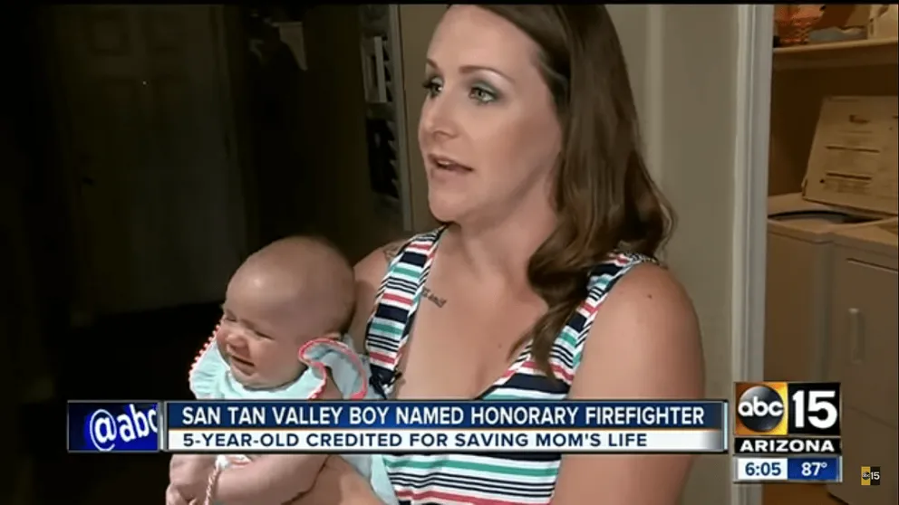 Kaitlyn Cicalese et son bébé de 2 mois | Photo : Youtube.com/abc15