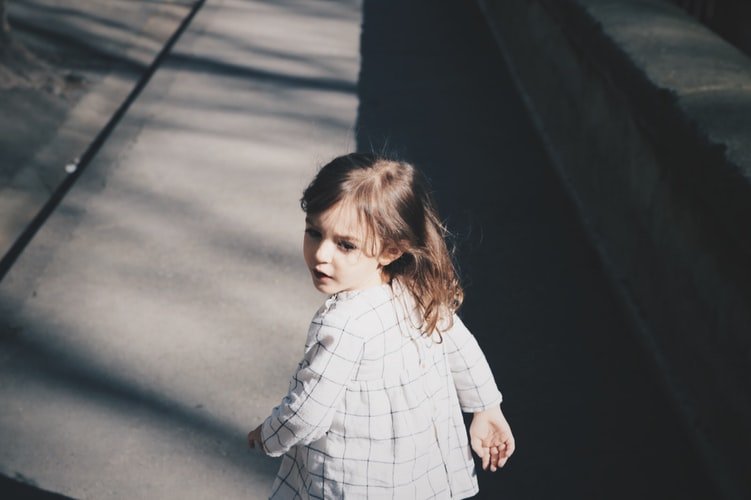 Une petite fille. | Photo : Unsplash