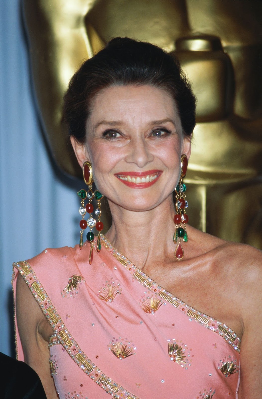 Audrey Hepburn lors de la 58e cérémonie annuelle des Oscars à Los Angeles en 1986. | Source : Getty Images