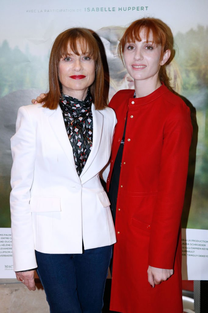 Isabelle Huppert et sa fille Lolita le 29 juin 2017 à Paris. l Source : Getty Images