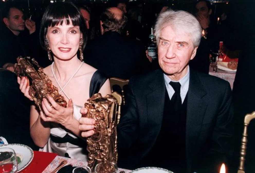 La 19e soirée des "Césars" à Paris, France en février 1994 - Alain Resnais, Sabine Azema. | Photo : Getty Images