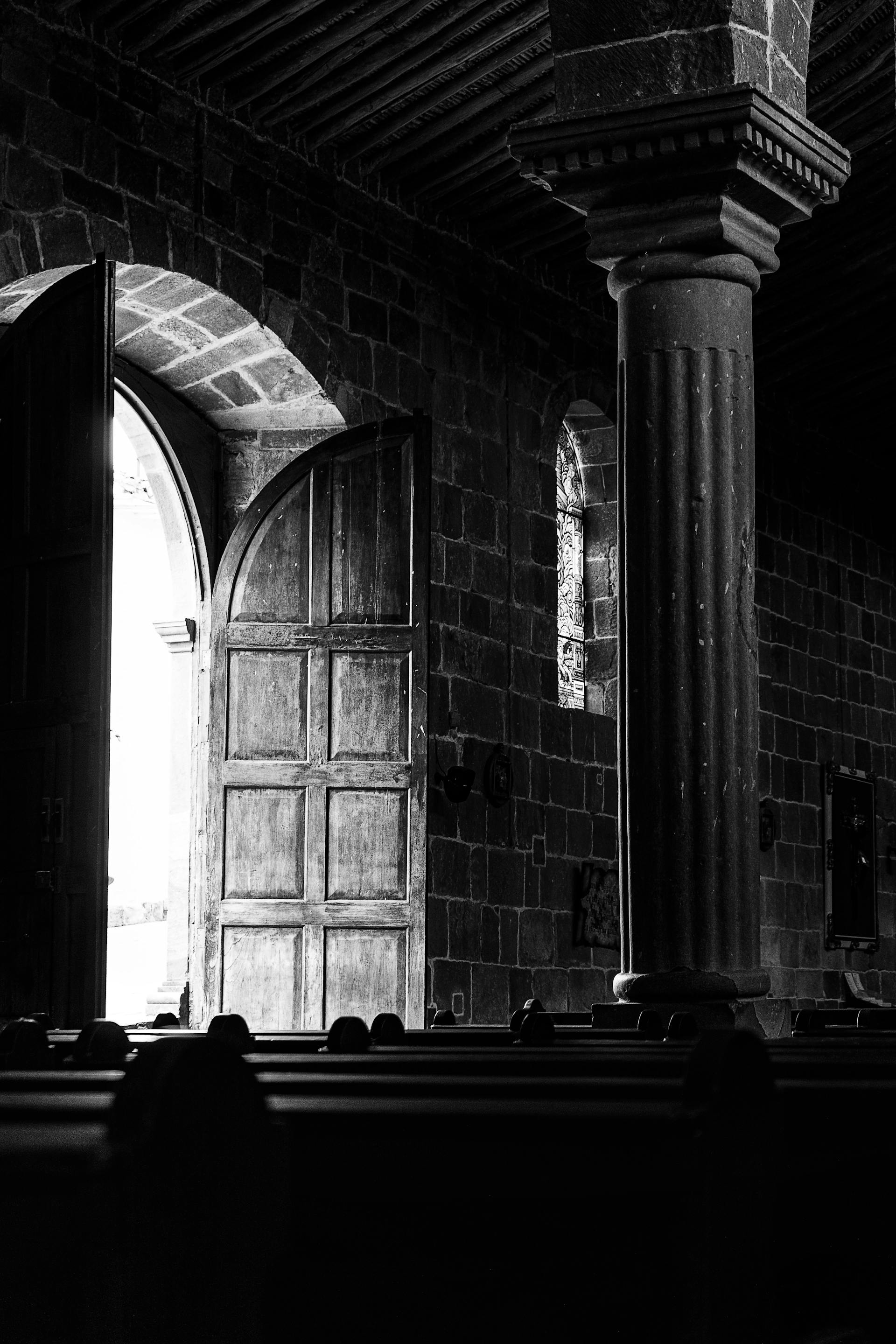 Portes d'église ouvertes | Source : Pexels