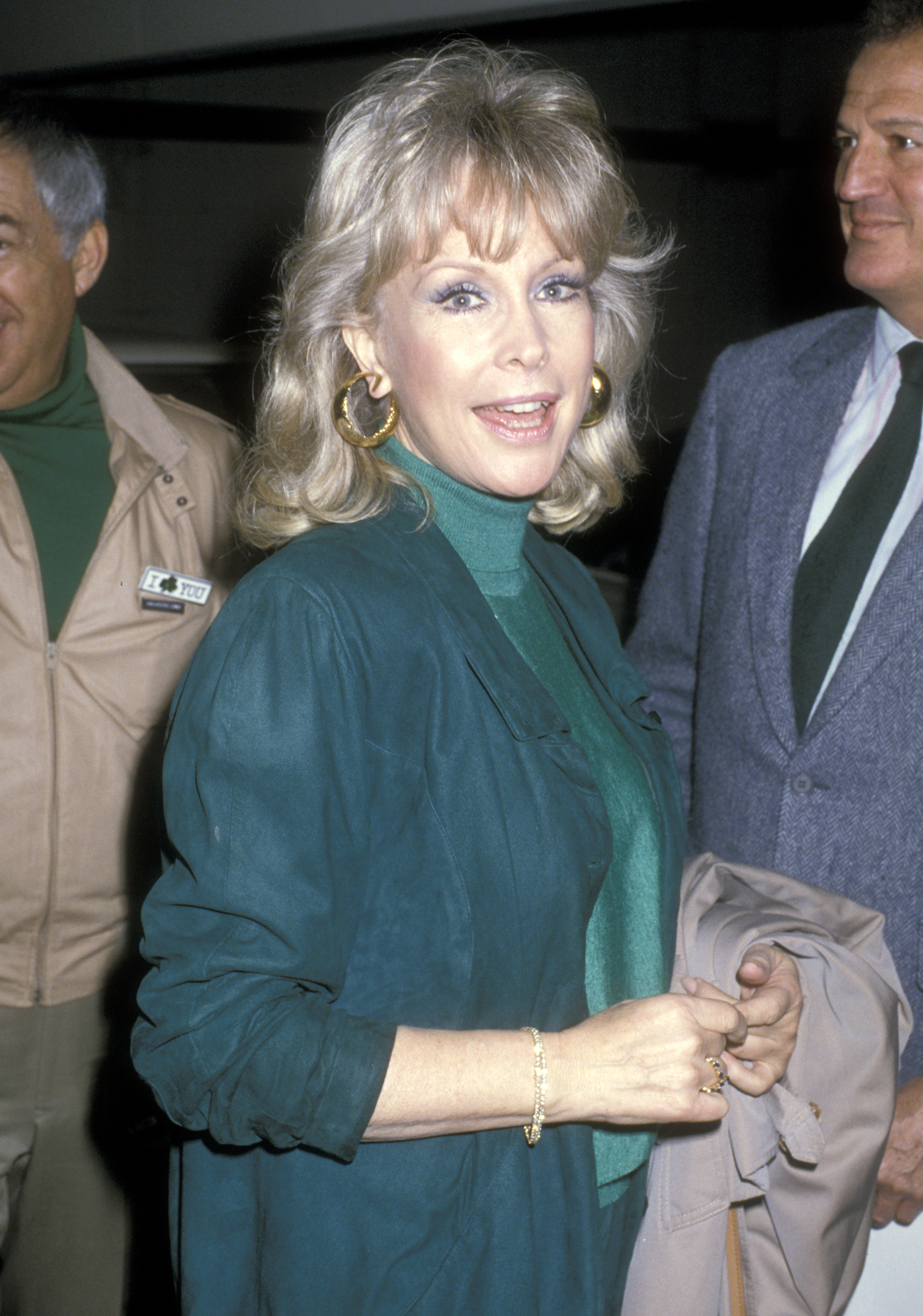 Barbara Eden assiste à la deuxième parade annuelle de la Saint-Patrick à Hollywood, le 16 mars 1986, à Beverly Hills, en Californie. | Source : Getty Images