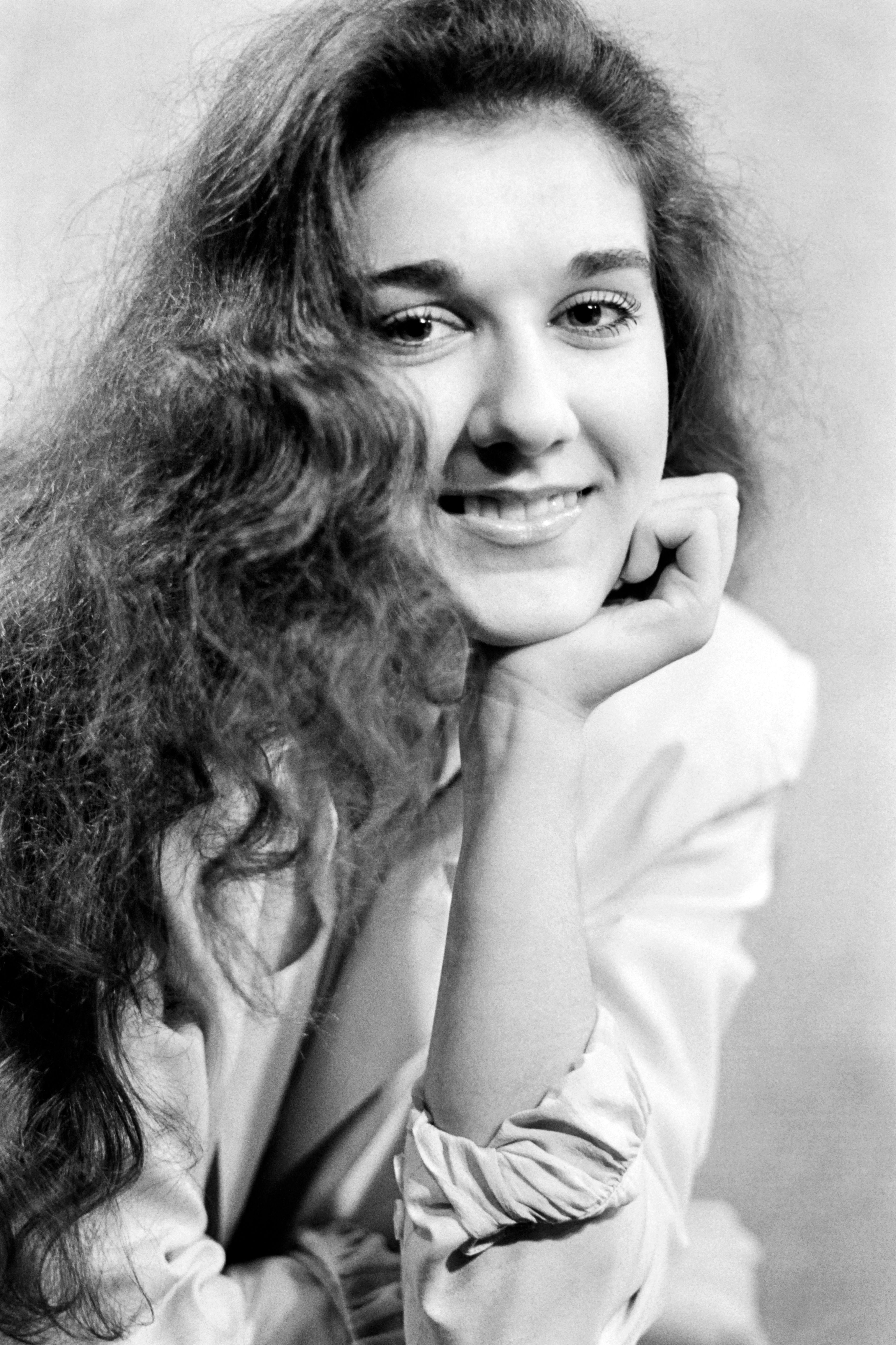 Céline Dion pose pour un portrait à l'âge de 16 ans, le 7 novembre 1984. | Source : Getty Images