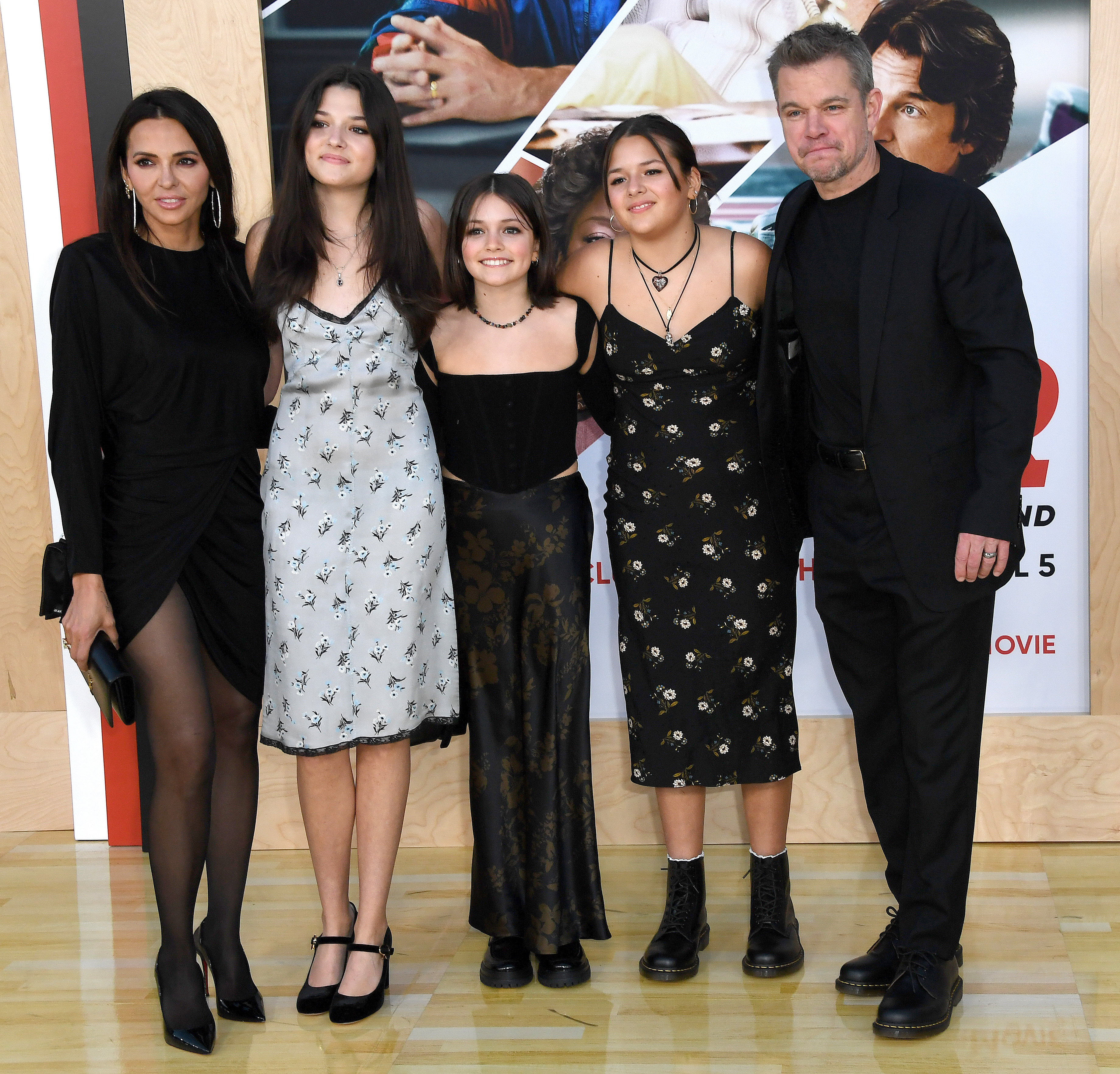 Matt Damon 52 Ans Aux Cheveux Grisonnants Rayonne Avec Ses Enfants 