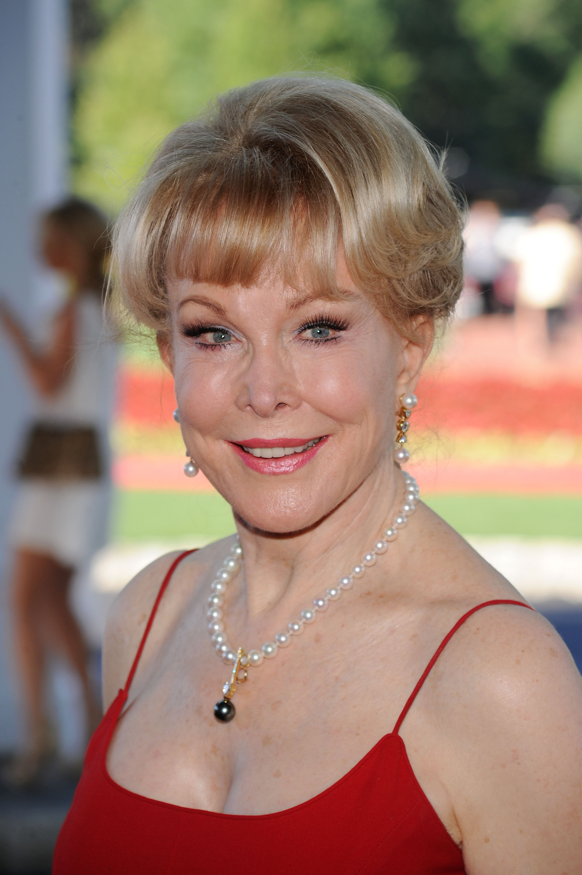 Barbara Eden assiste au gala d'ouverture du Casino Club le 2 juillet 2010, à White Sulphur Springs, en Virginie-Occidentale. | Source : Getty Images