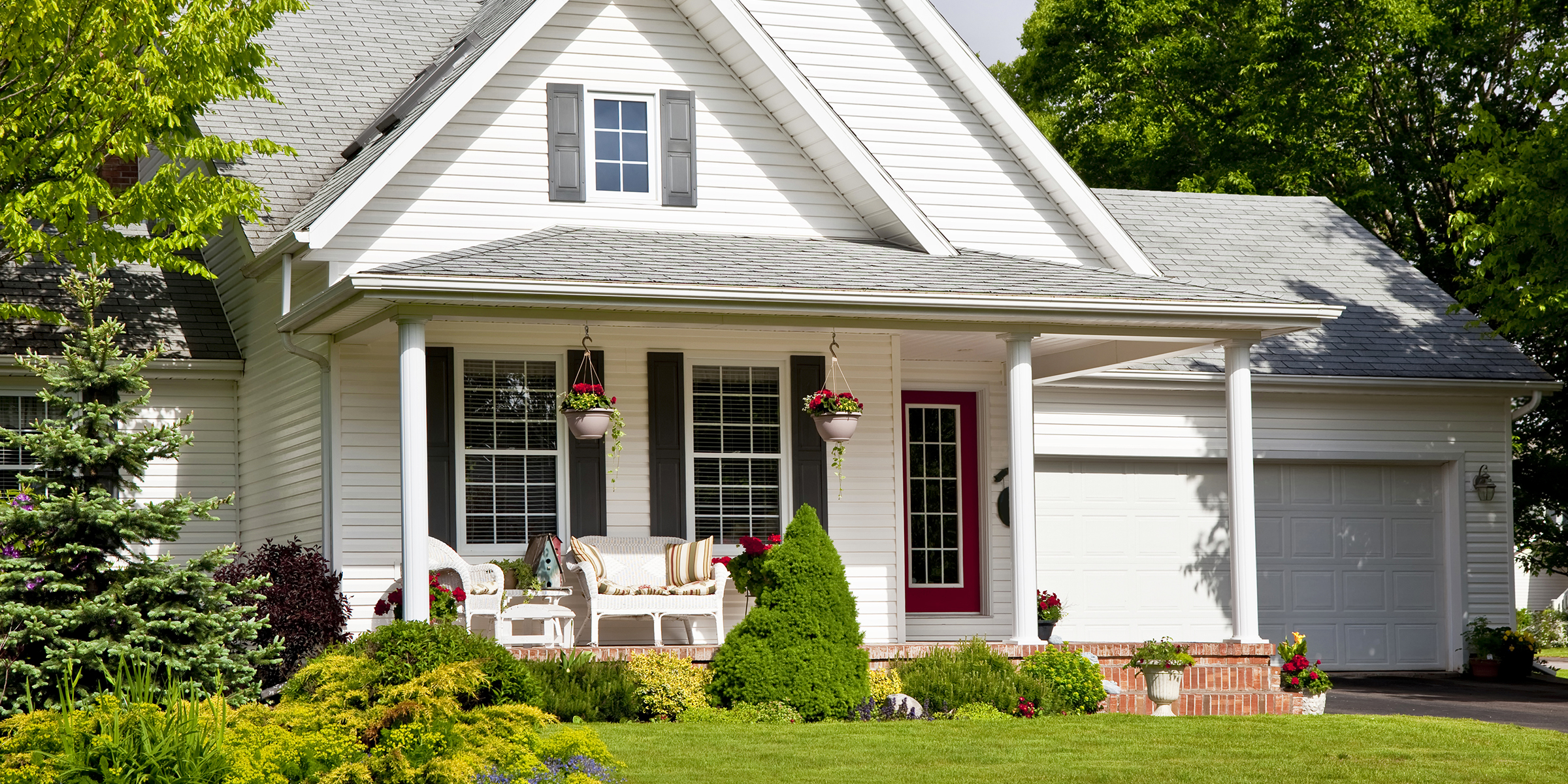 Une petite maison de banlieue | Source : Shutterstock