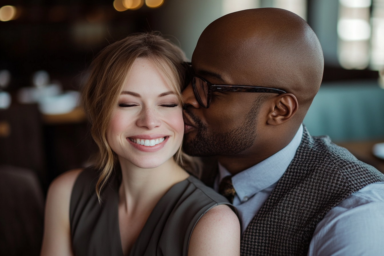 Un homme embrassant une femme sur la joue | Source : Midjourney