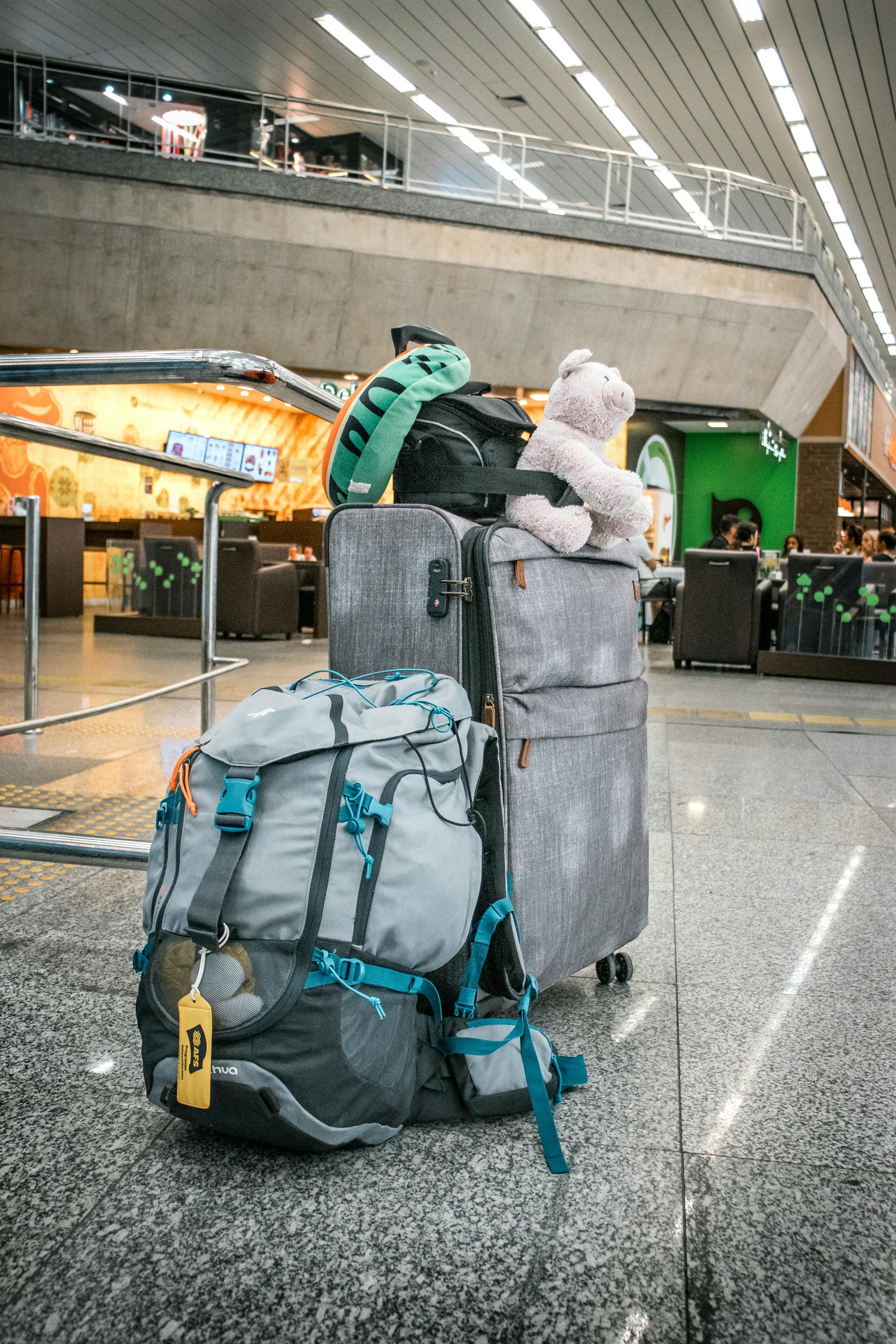 Des sacs dans un aéroport | Source : Pexels