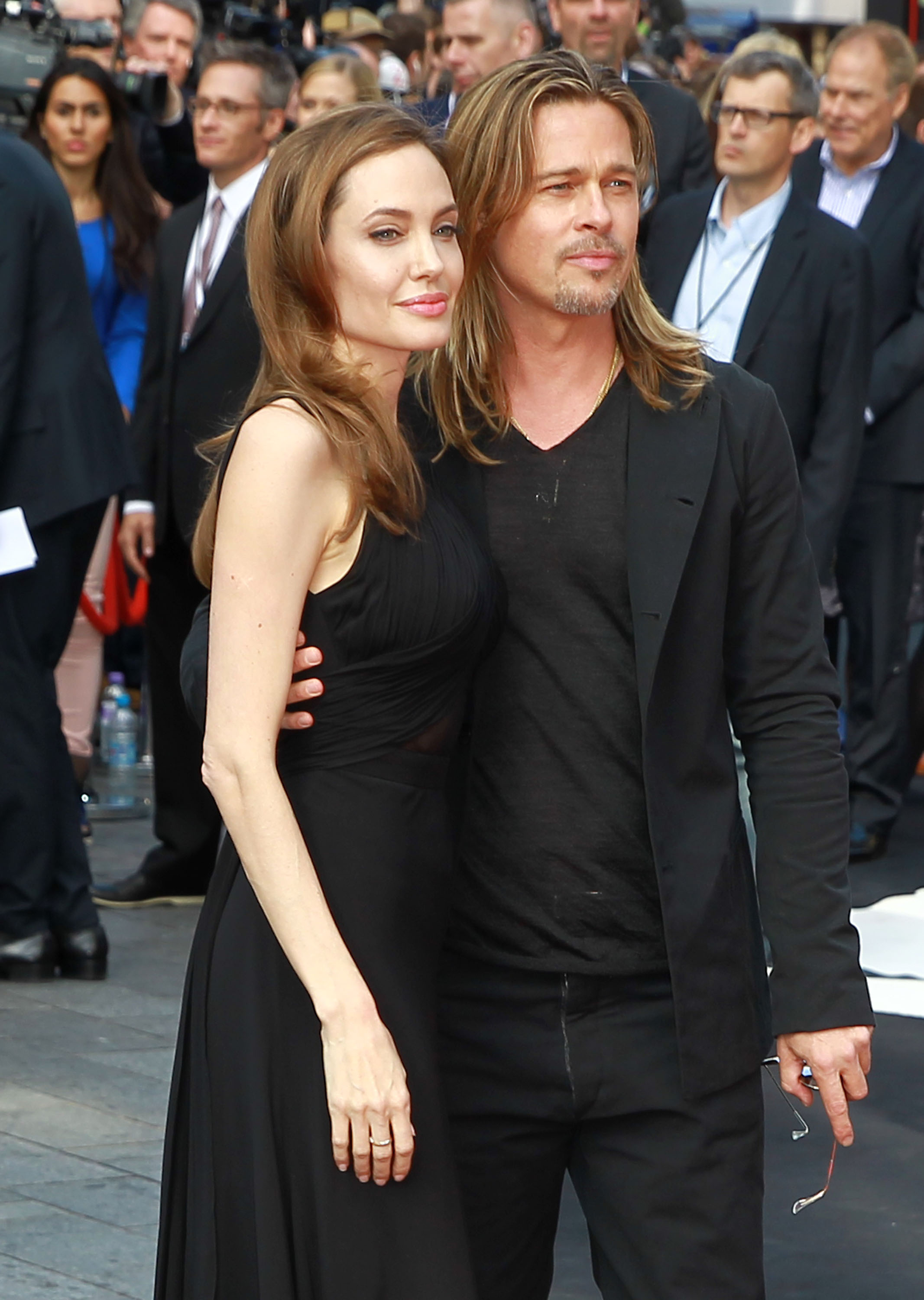 Brad Pitt et Angelina Jolie assistent à la première mondiale de 'World War Z' à l'Empire Leicester Square à Londres, Angleterre, le 30 juin 2013. | Source : Getty Images