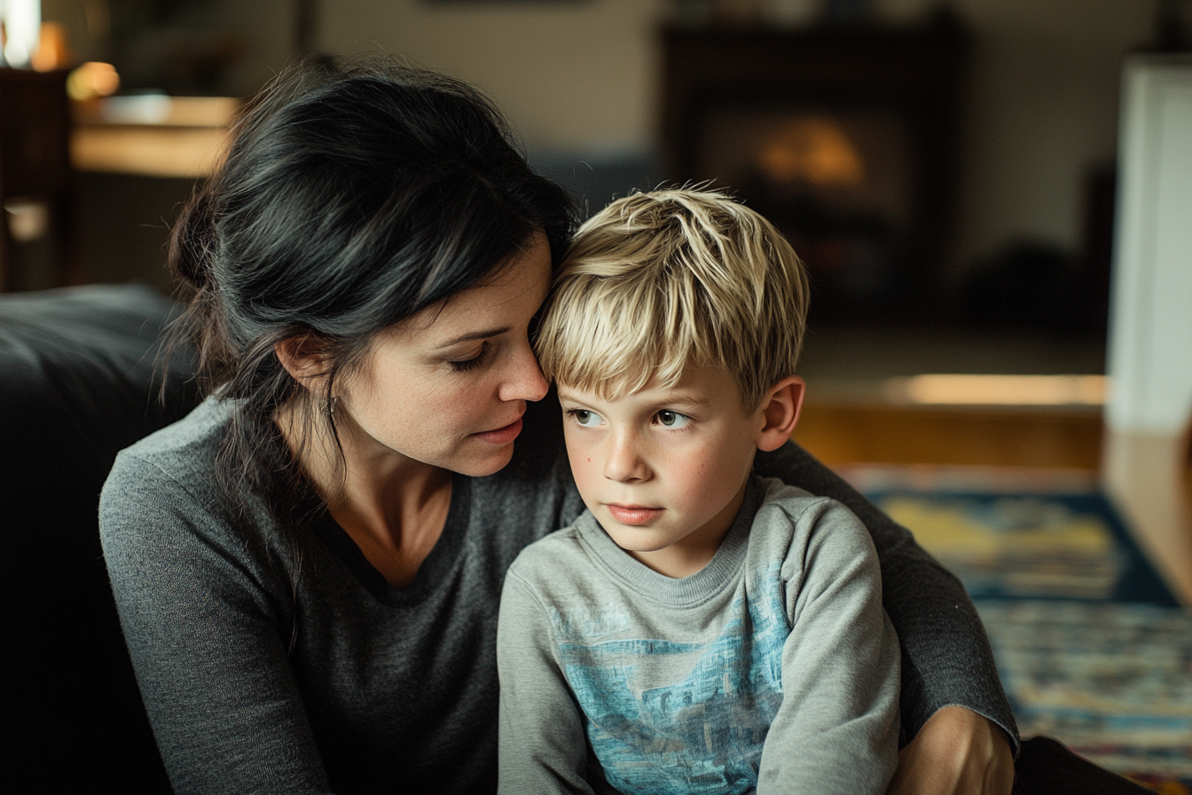 Une femme serrant son fils dans ses bras | Source : Midjourney