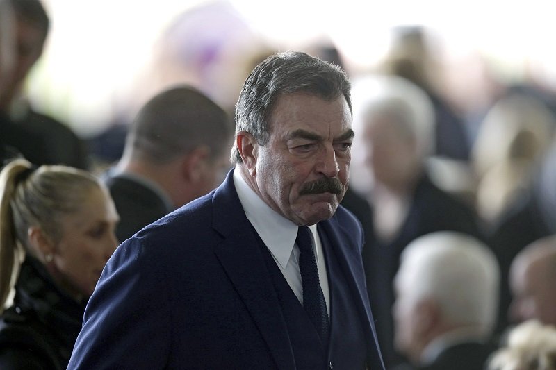 Tom Selleck le 11 mars 2016 à Simi Valley, en Californie | Photo : Getty Images 