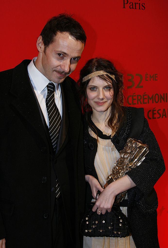 Melanie Laurent (Actrice la plus prometteuse pour le film 'je vais bien ne t'en fais pas') et son petit ami. | Photo : Getty Images