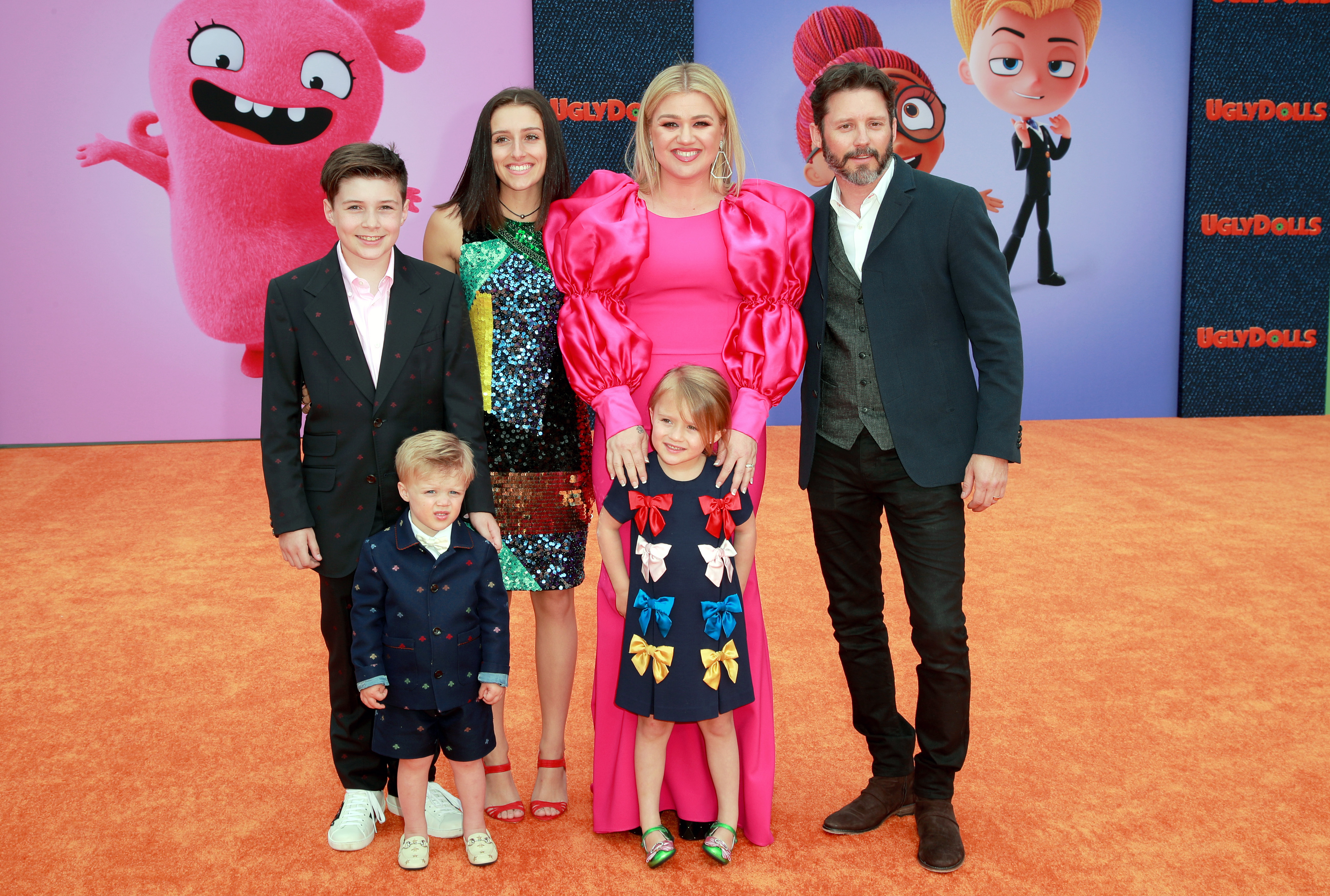 Kelly Clarkson, Brandon, Seth, Remington Alexander, Savannah et River Rose Blackstock lors de la première mondiale de « UglyDolls » au Regal Cinemas L.A. Live le 27 avril 2019 à Los Angeles, Californie | Source : Getty Images