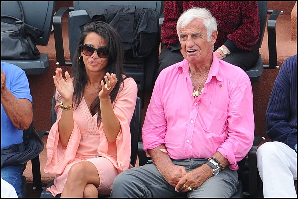 Barbara Gondolfi et Jean Paul Belmondo assistent à l'Open de France à Roland Garros. | Photo : Getty Images
