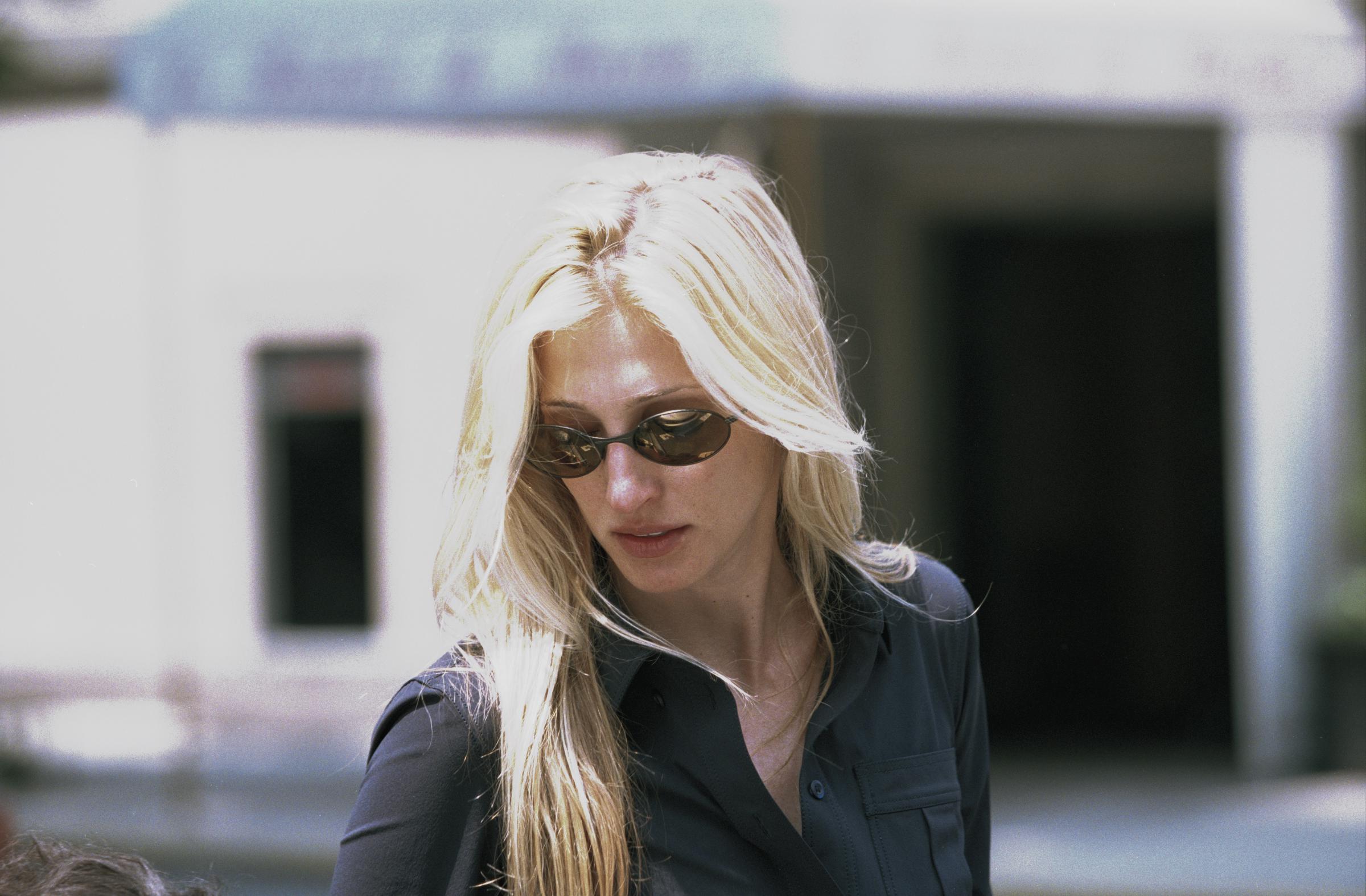 Carolyn Bessette sur Madison Avenue à New York | Source : Getty Images