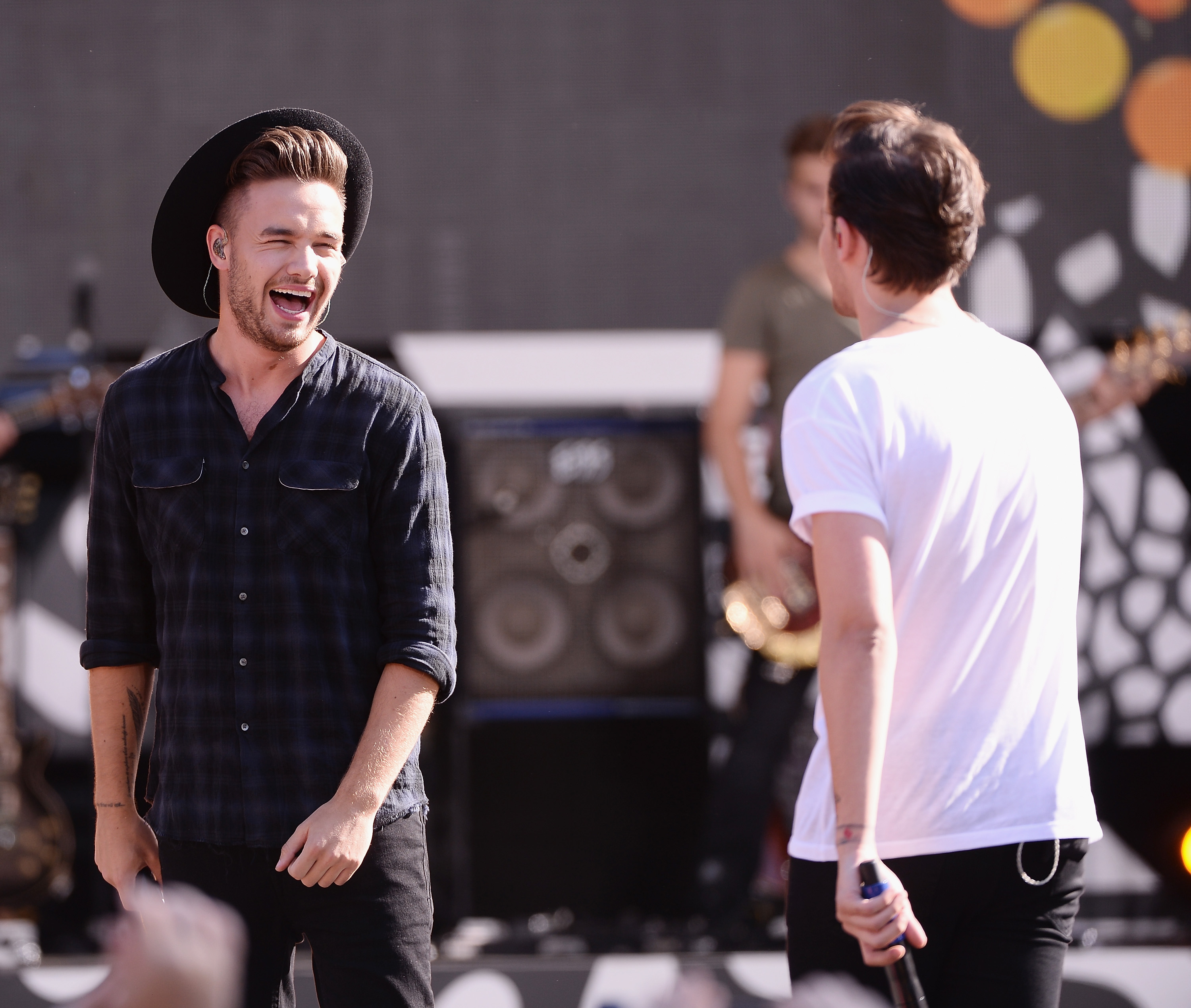 Liam Payne et Louis Tomlinson se produisent lors de l'émission "Good Morning America" à Central Park, New York, le 4 août 2015 | Source : Getty Images