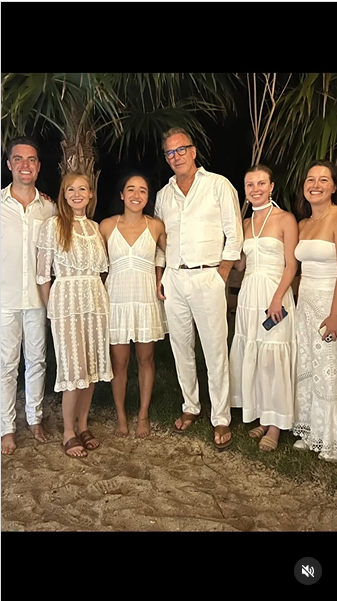 Jewel, Kevin Costner, et d'autres invités à Necker Island, sur une vidéo Instagram datée du 28 novembre 2023. | Source : Instagram/jewel/