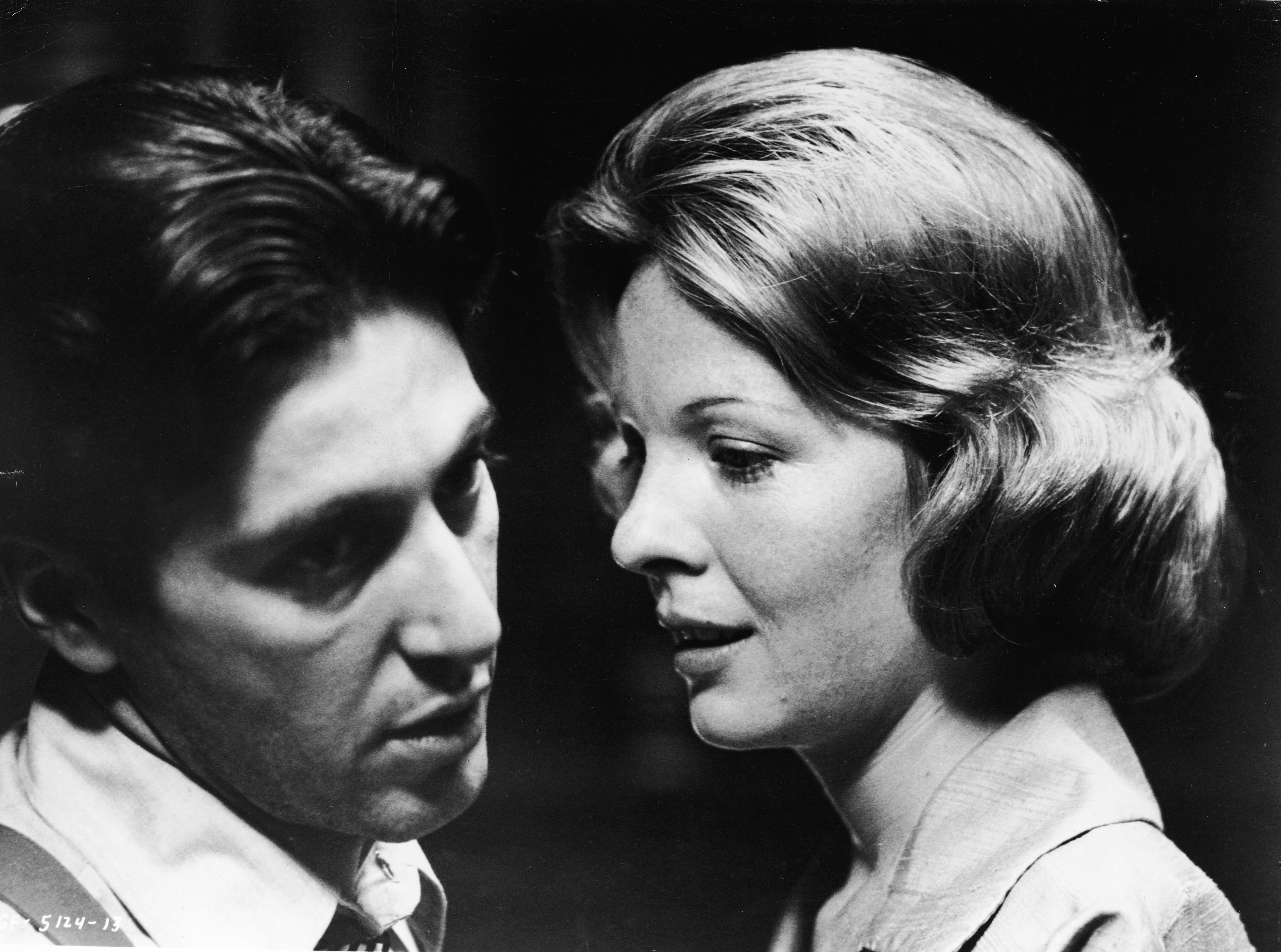 Al Pacino et Diane Keaton dans une scène du film « Le Parrain », vers 1972. | Source : Getty Images