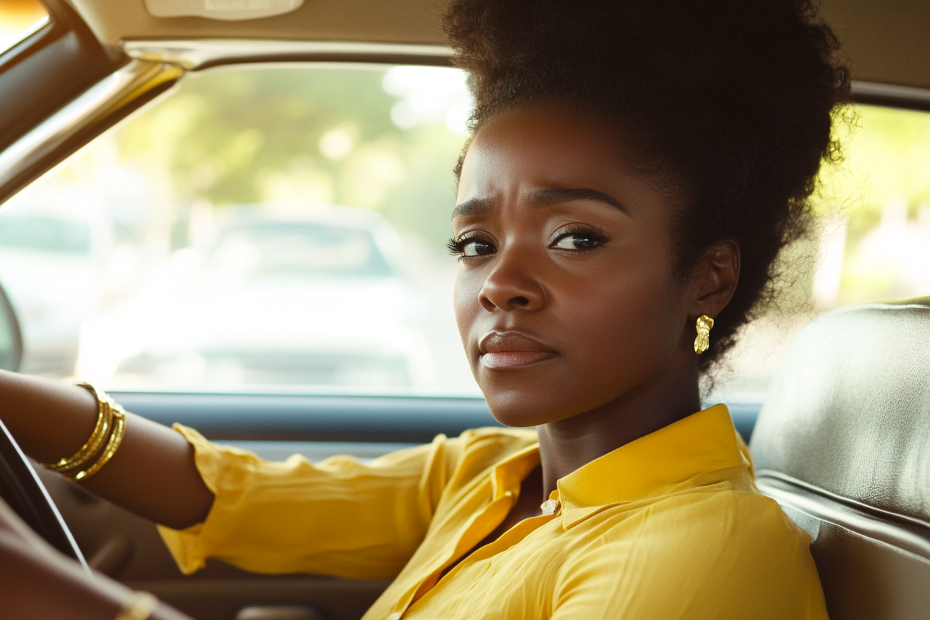 Une femme à l'intérieur d'une voiture | Source : Midjourney