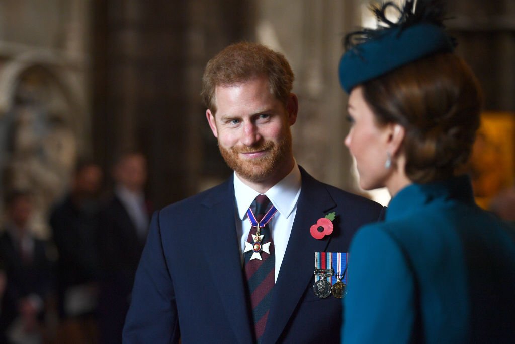 Kate, duchesse de Cambridge et le prince Harry, duc de Sussex assistent au service de commémoration et d'action de grâce de l'ANZAC Day à l'abbaye de Westminster le 25 avril 2019 à Londres, Royaume-Uni. І Source : Getty Images